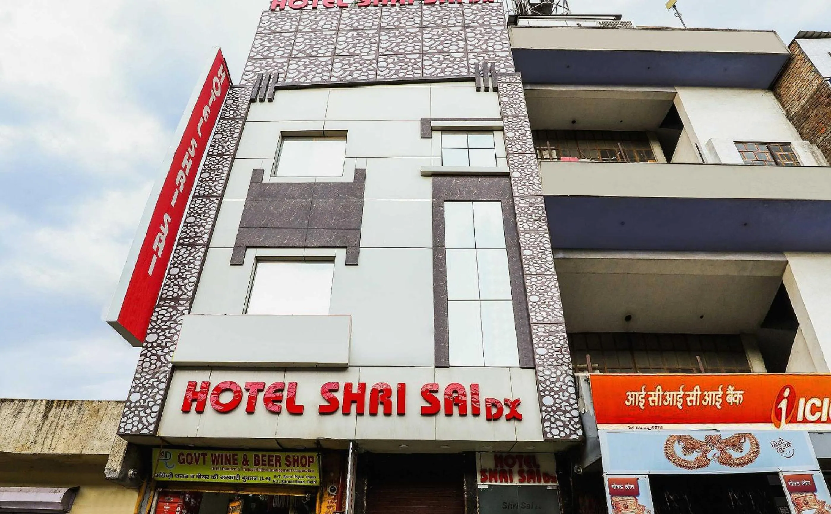 Facade/entrance in Hotel O Shri Sai