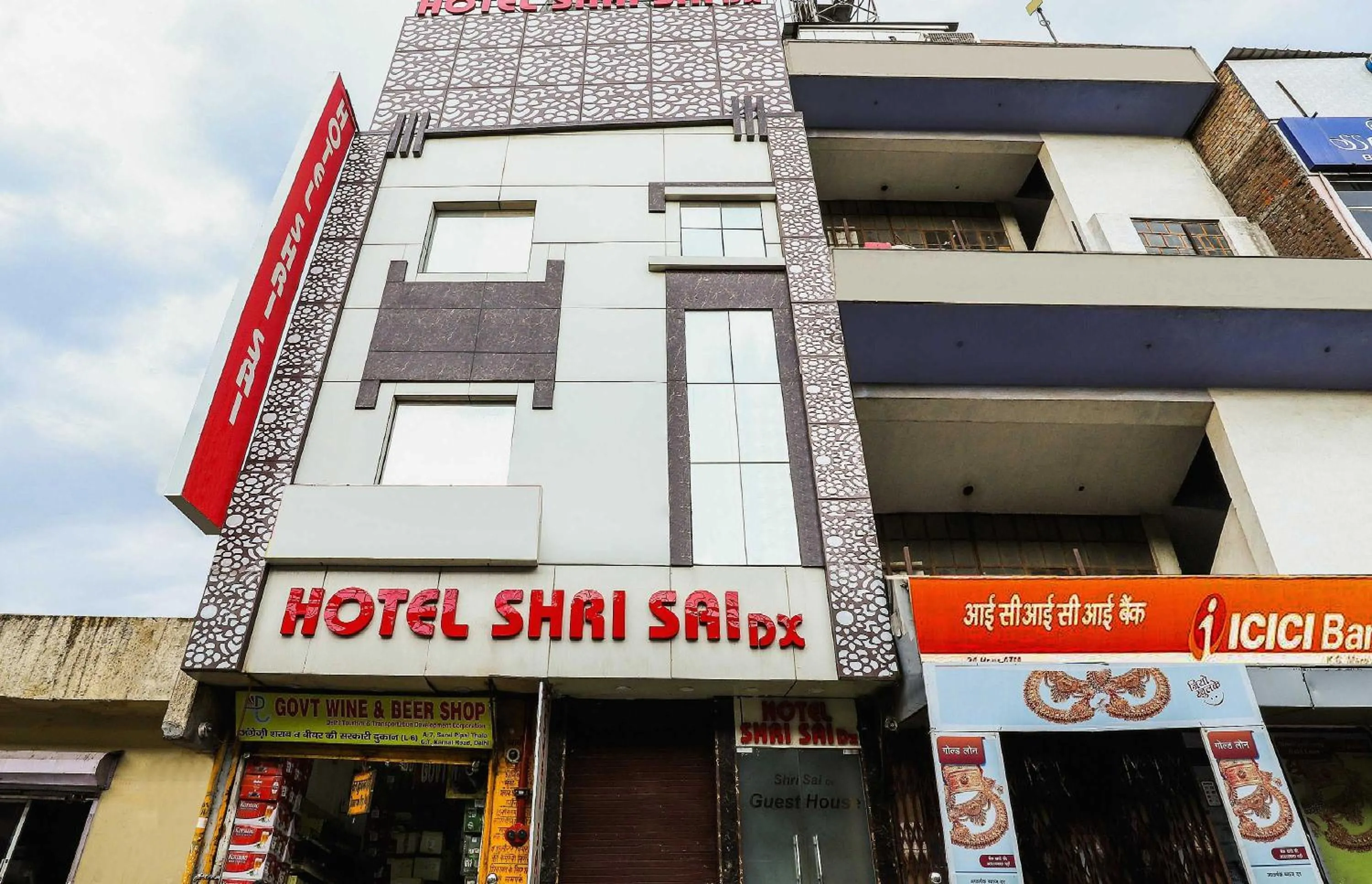 Facade/entrance in Hotel O Shri Sai