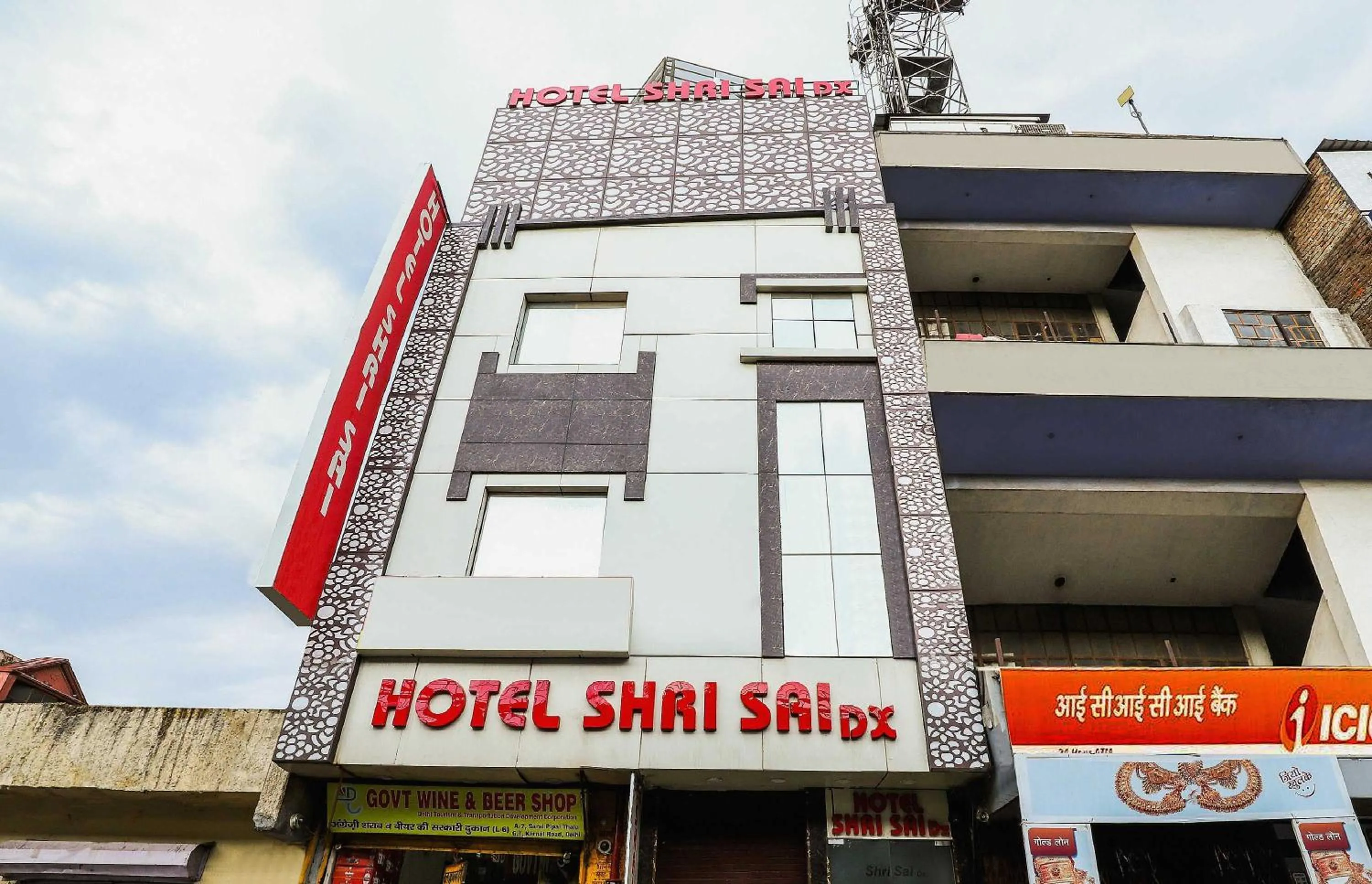 Facade/entrance in Hotel O Shri Sai