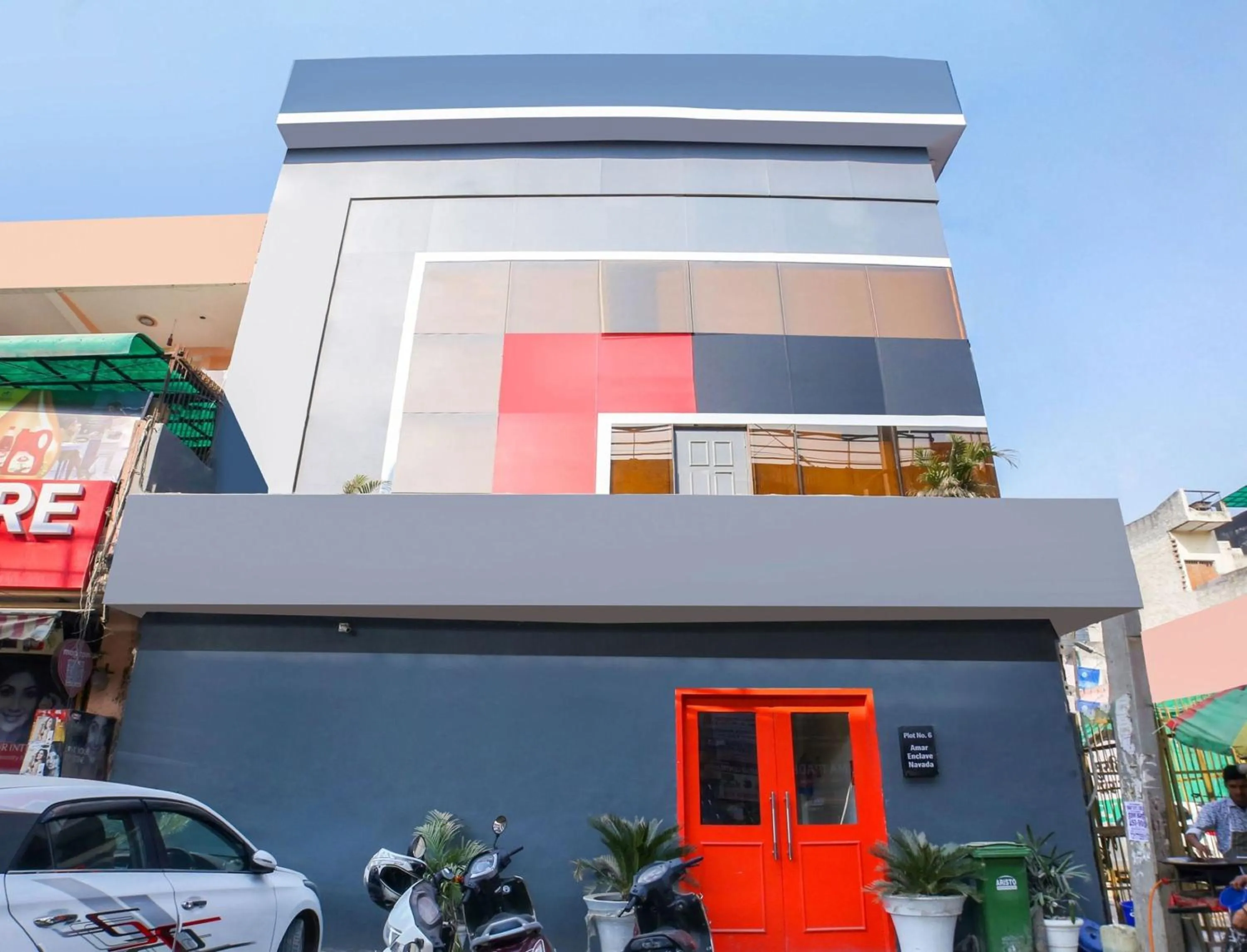 Facade/entrance in Super Hotel O Nawada Metro