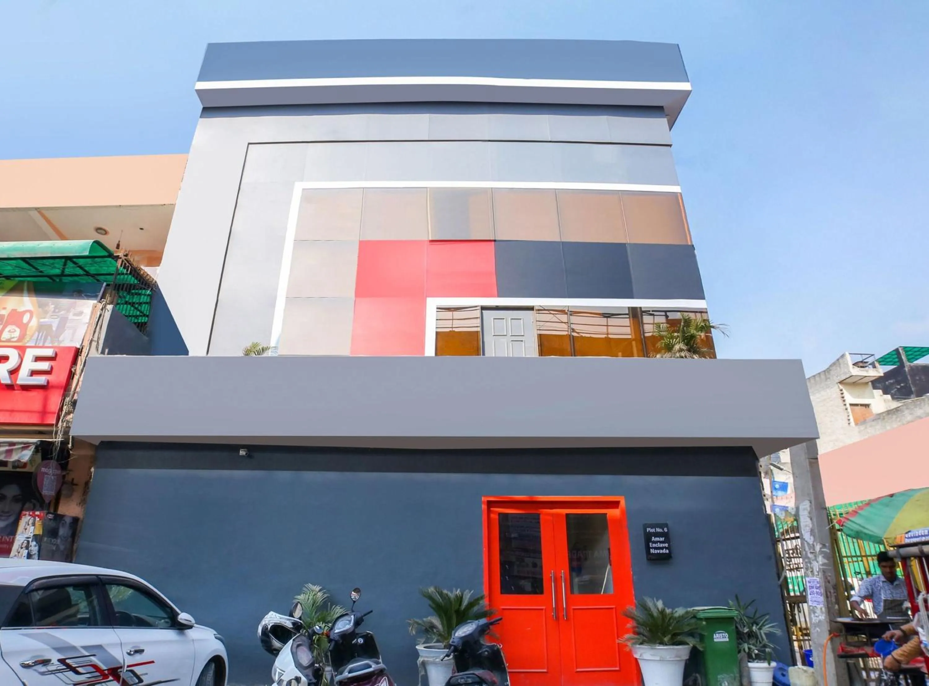 Facade/entrance in Super Hotel O Nawada Metro