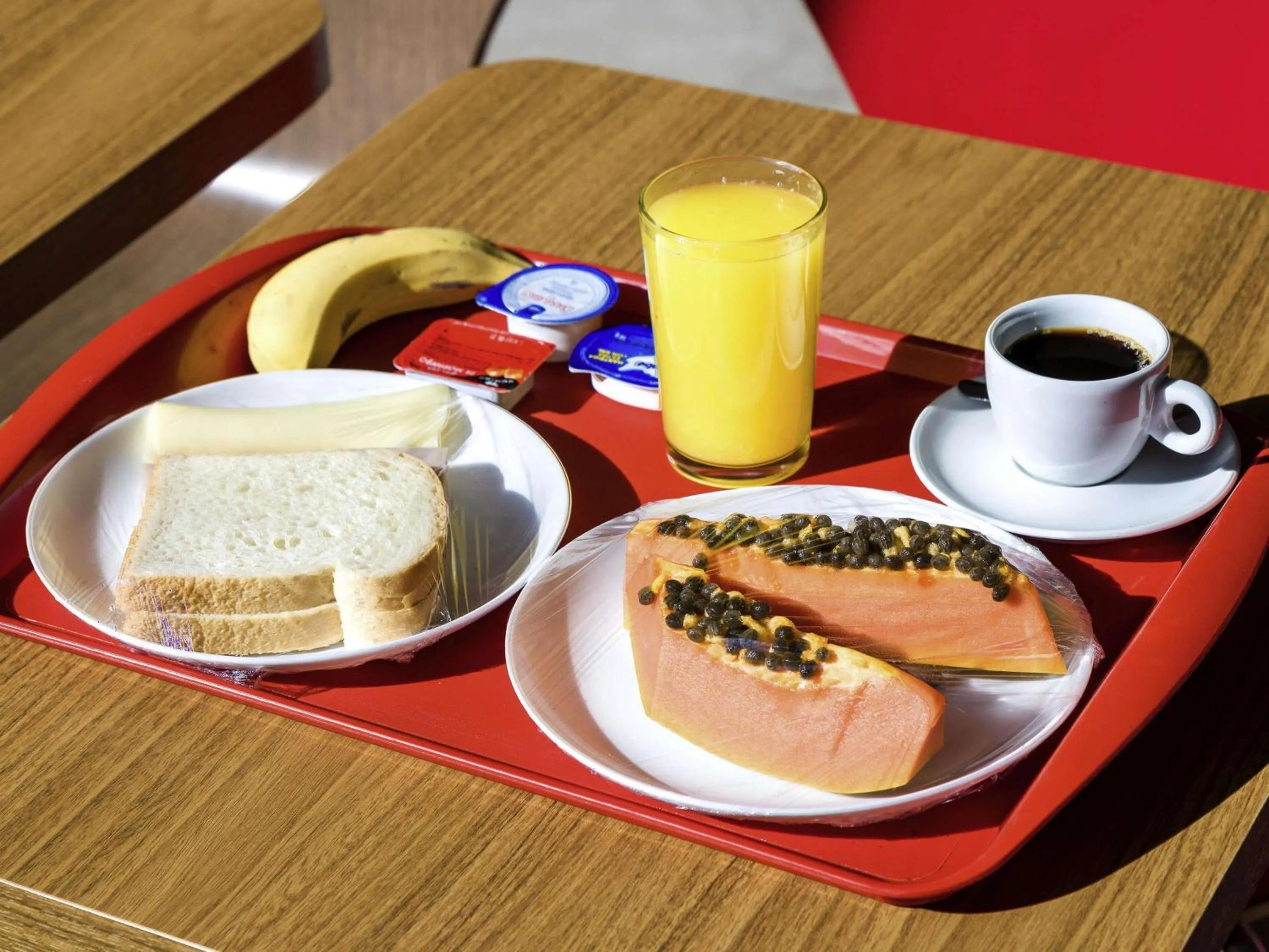 Breakfast in Ibis Americana