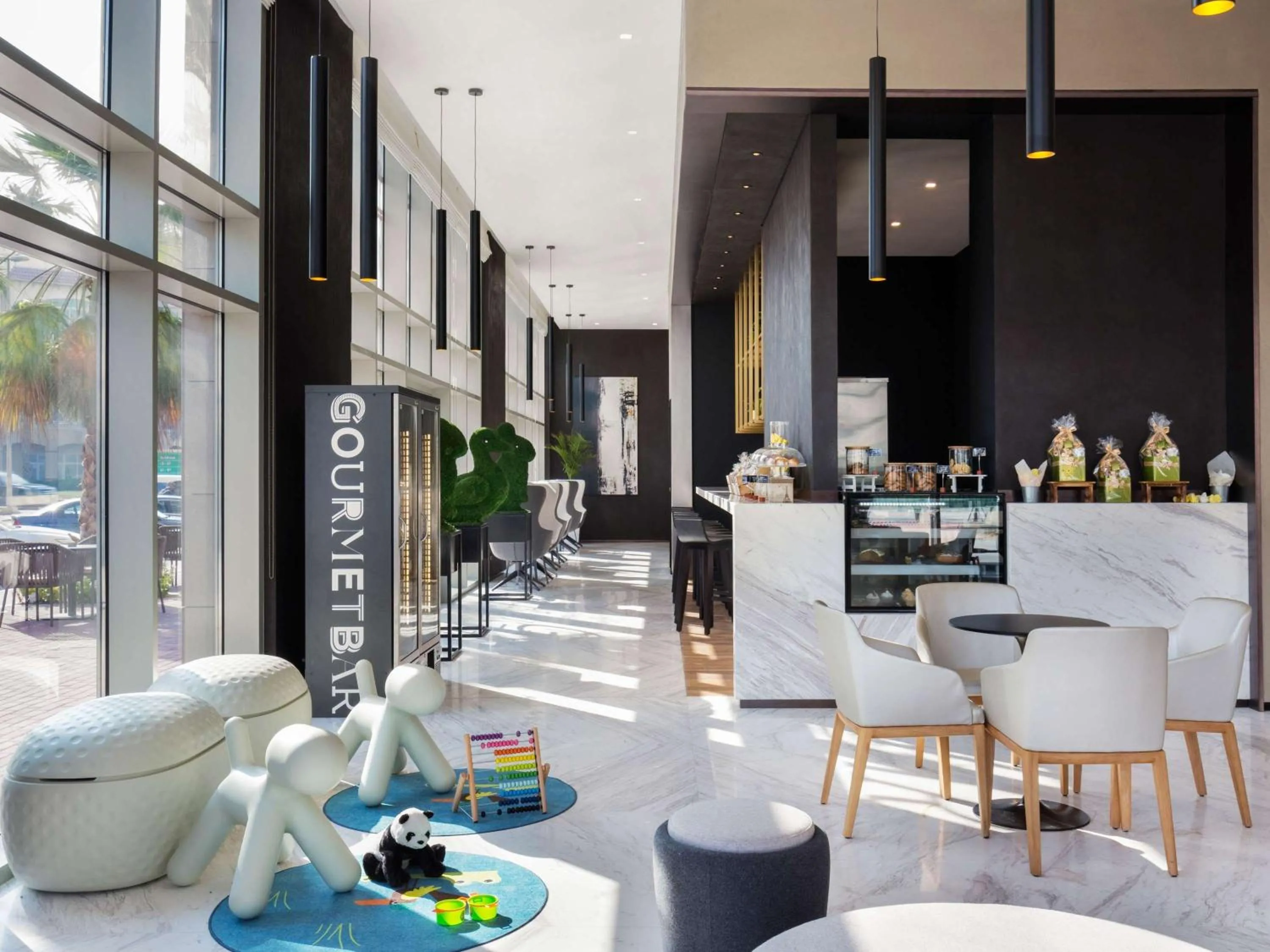 Lounge or bar in Novotel Bur Dubai - Healthcare City
