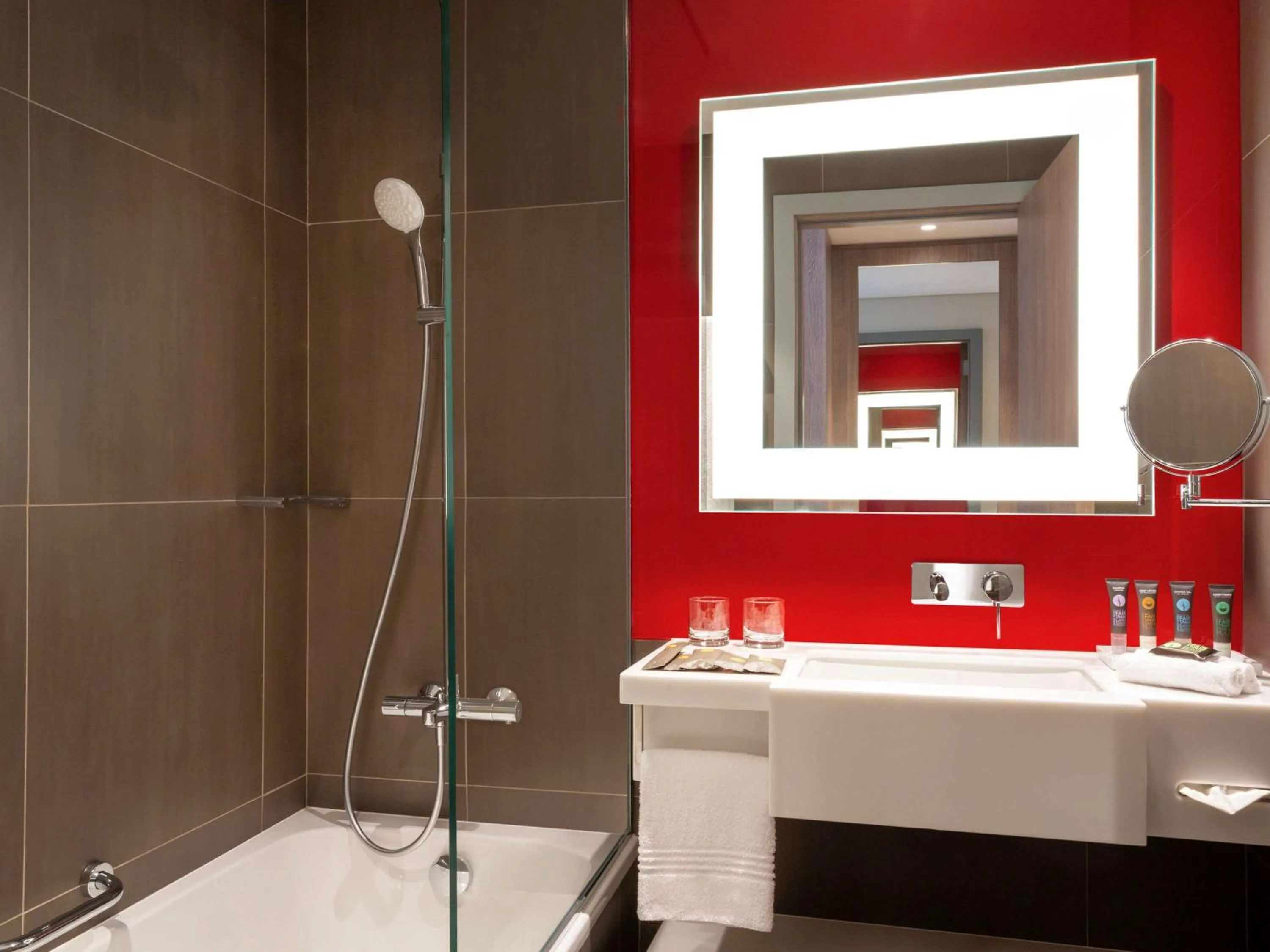 Photo of the whole room in Novotel Bur Dubai - Healthcare City