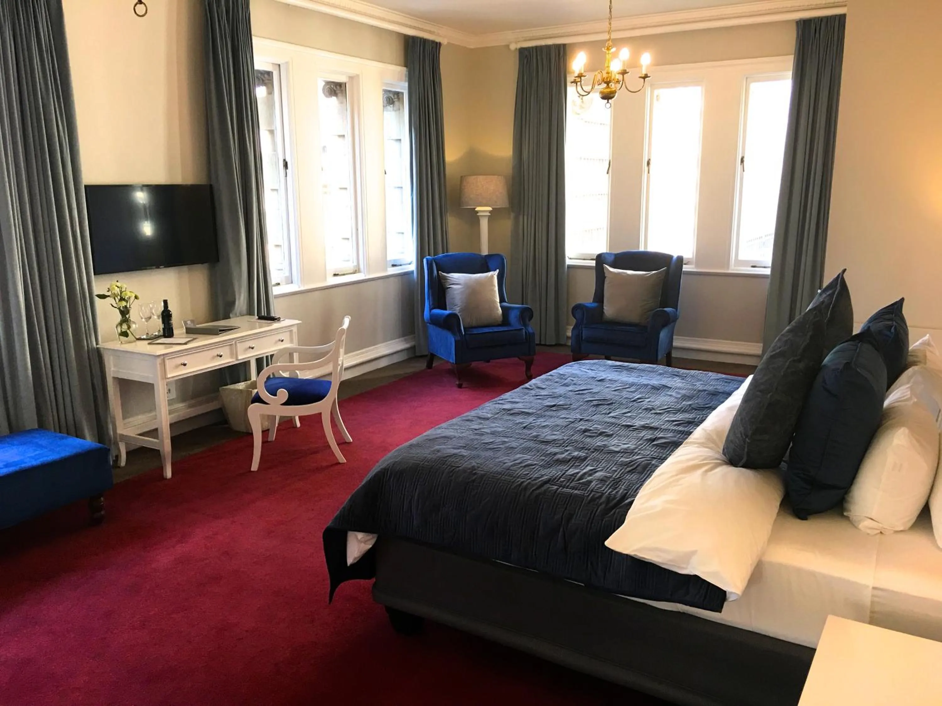 Seating area in Rand Club Suites