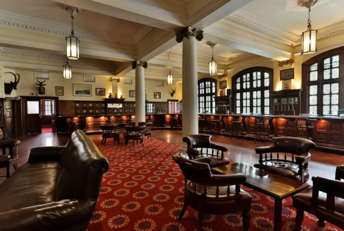 Restaurant/places to eat in Rand Club Suites