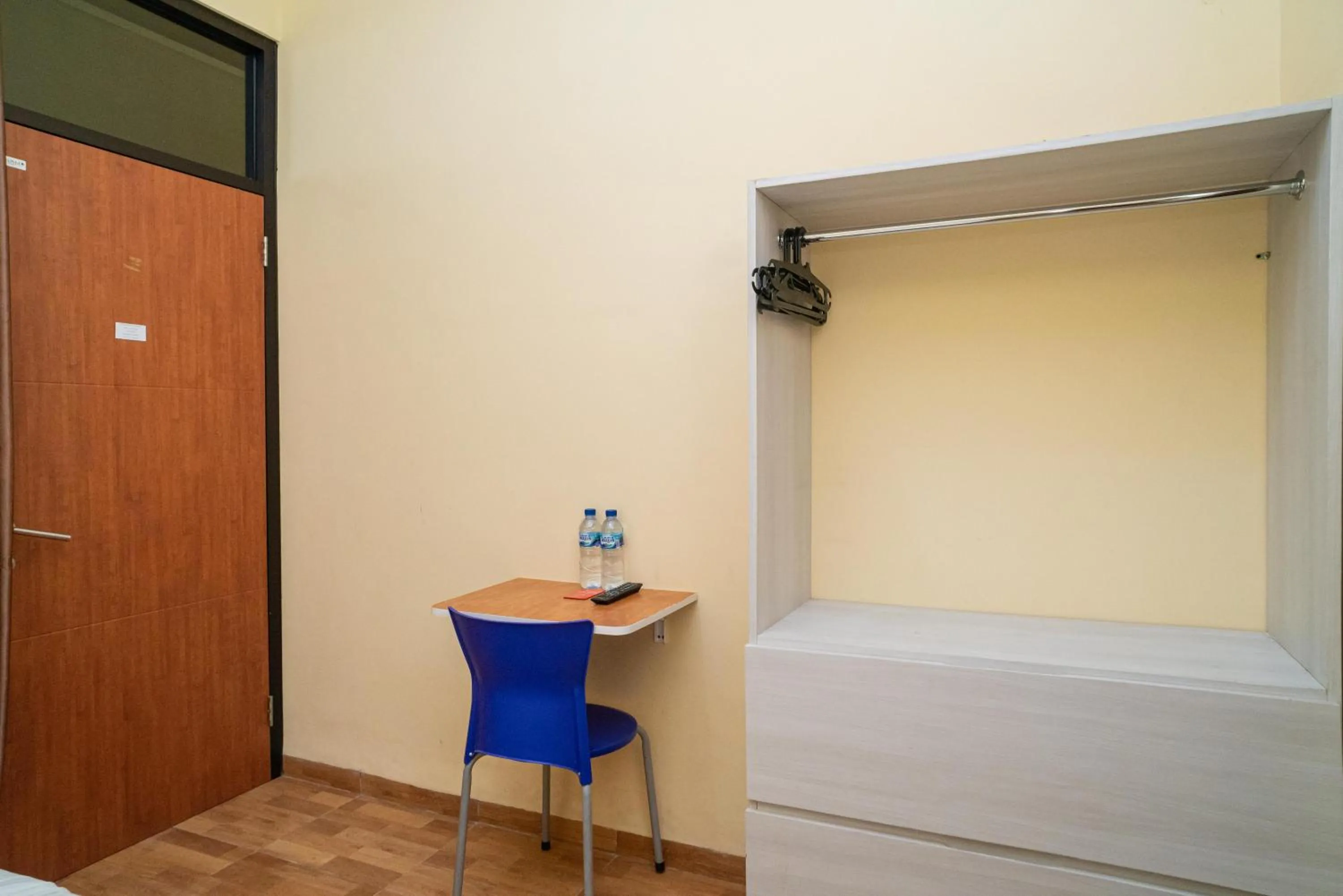 Bedroom in RedDoorz Syariah near Jembatan Merah Plaza