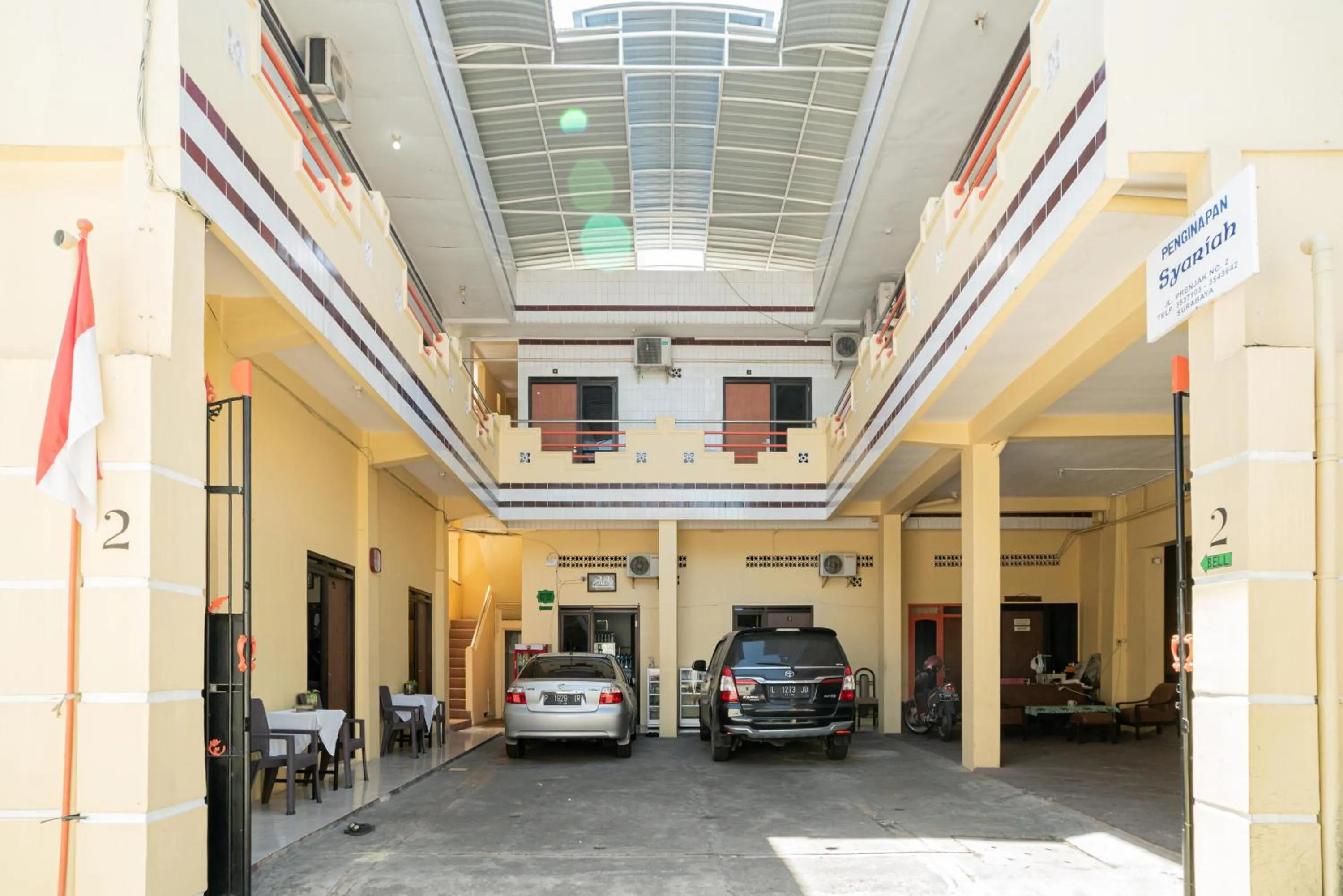 Property building in RedDoorz Syariah near Jembatan Merah Plaza