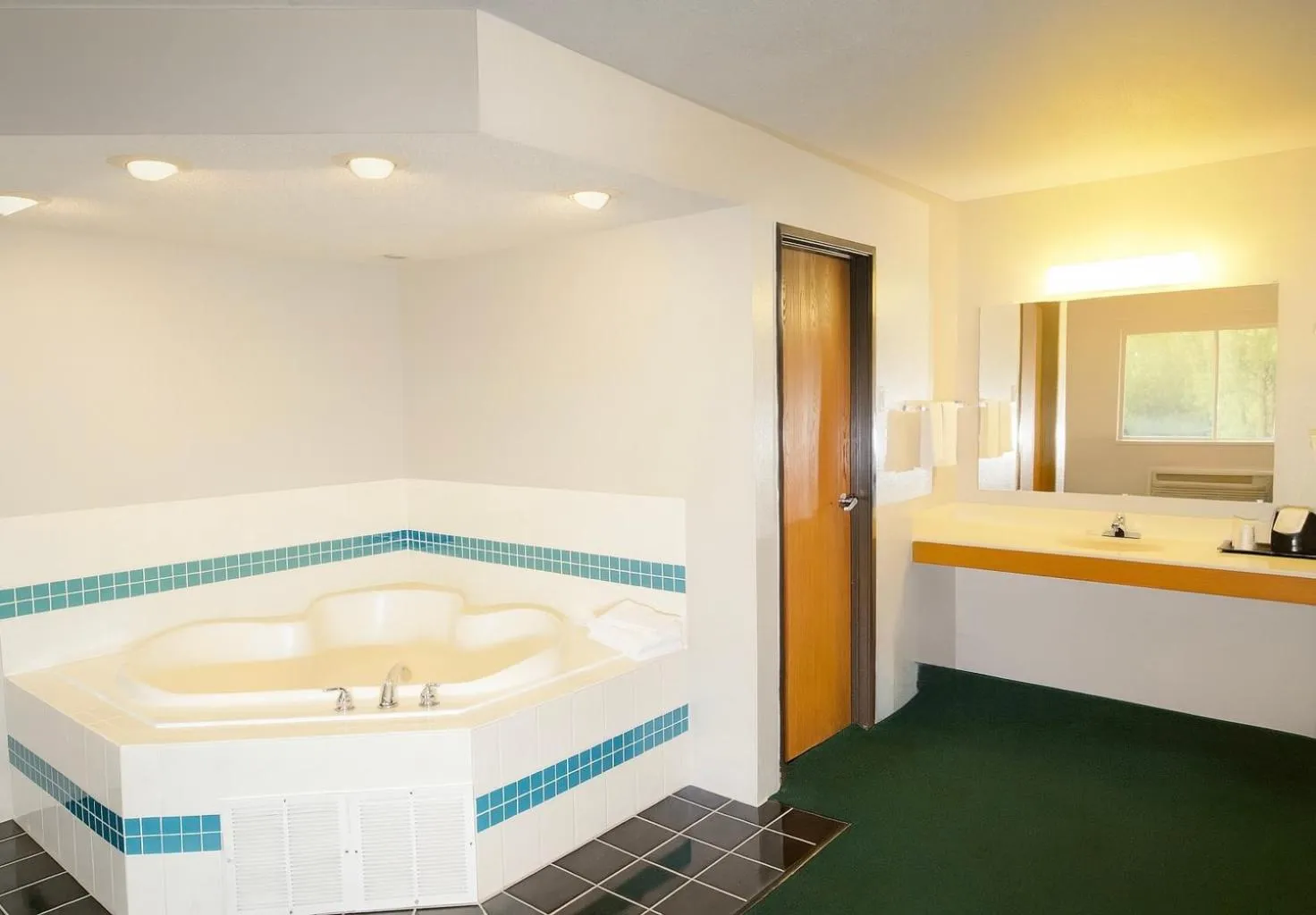 Bathroom in Rodeway Inn Milaca