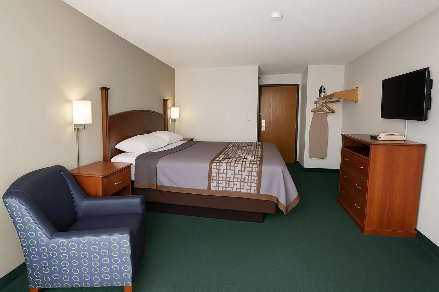 View (from property/room), Bed in Rodeway Inn Milaca