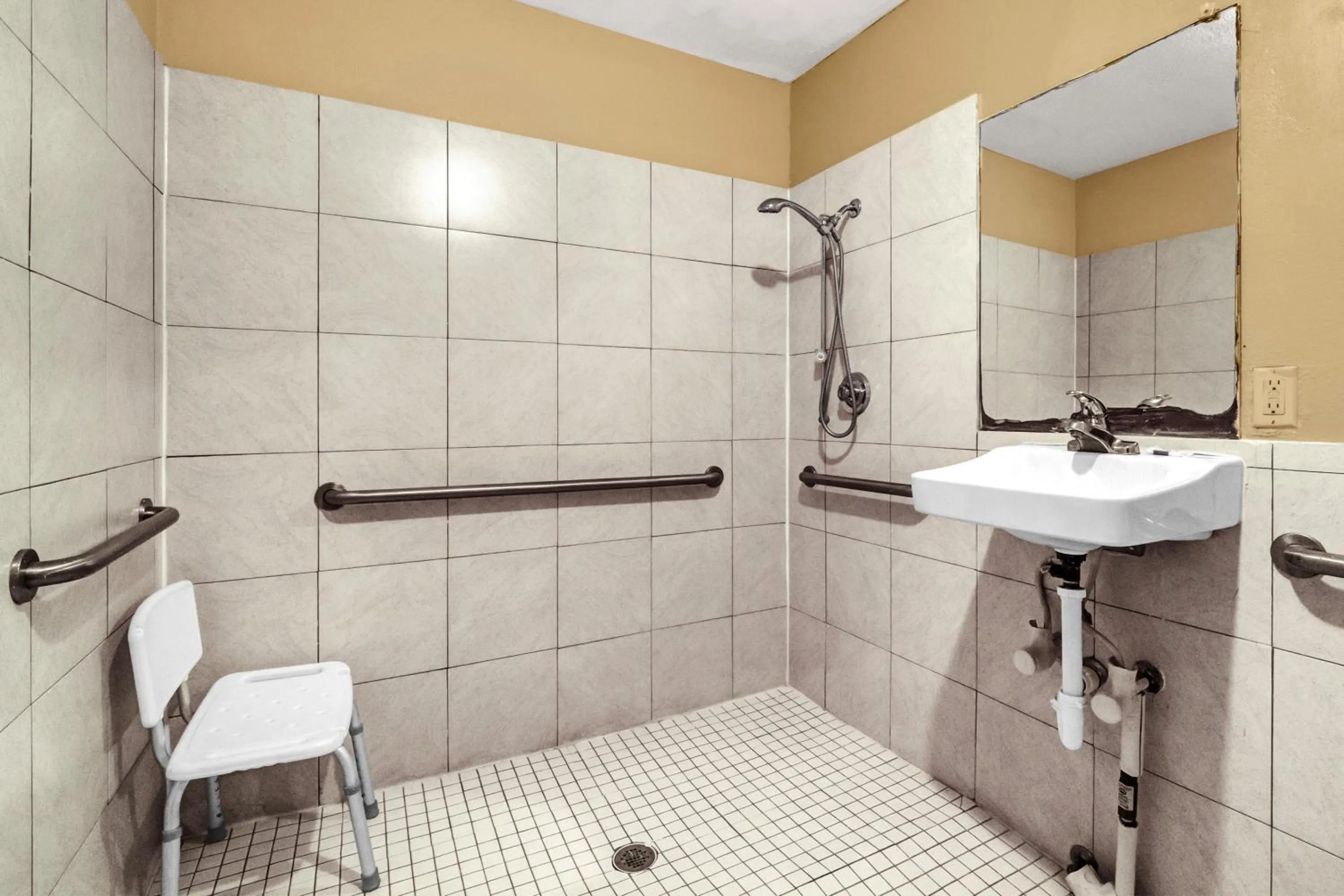 Bathroom in Relax Motel Grand Prairie Dallas I 30