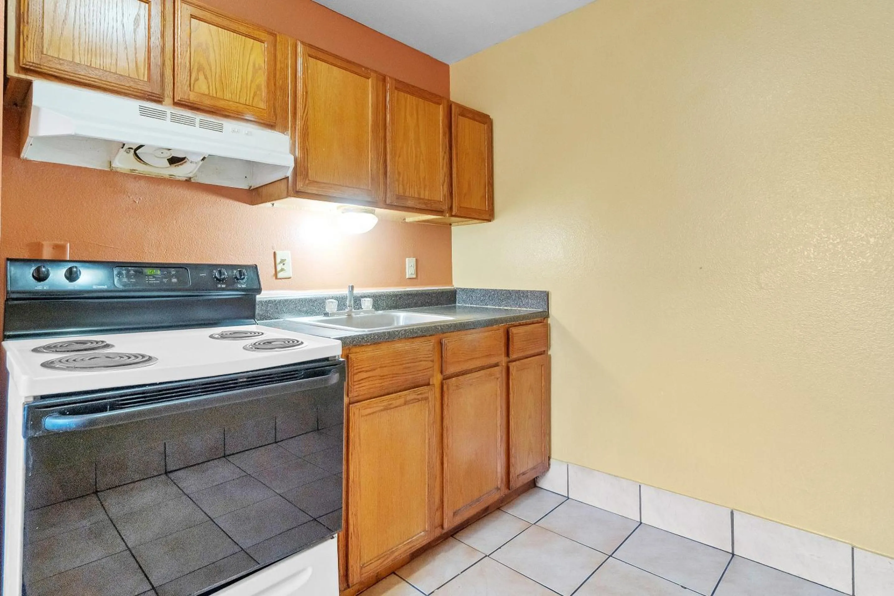 Kitchen or kitchenette in Relax Motel Grand Prairie Dallas I 30