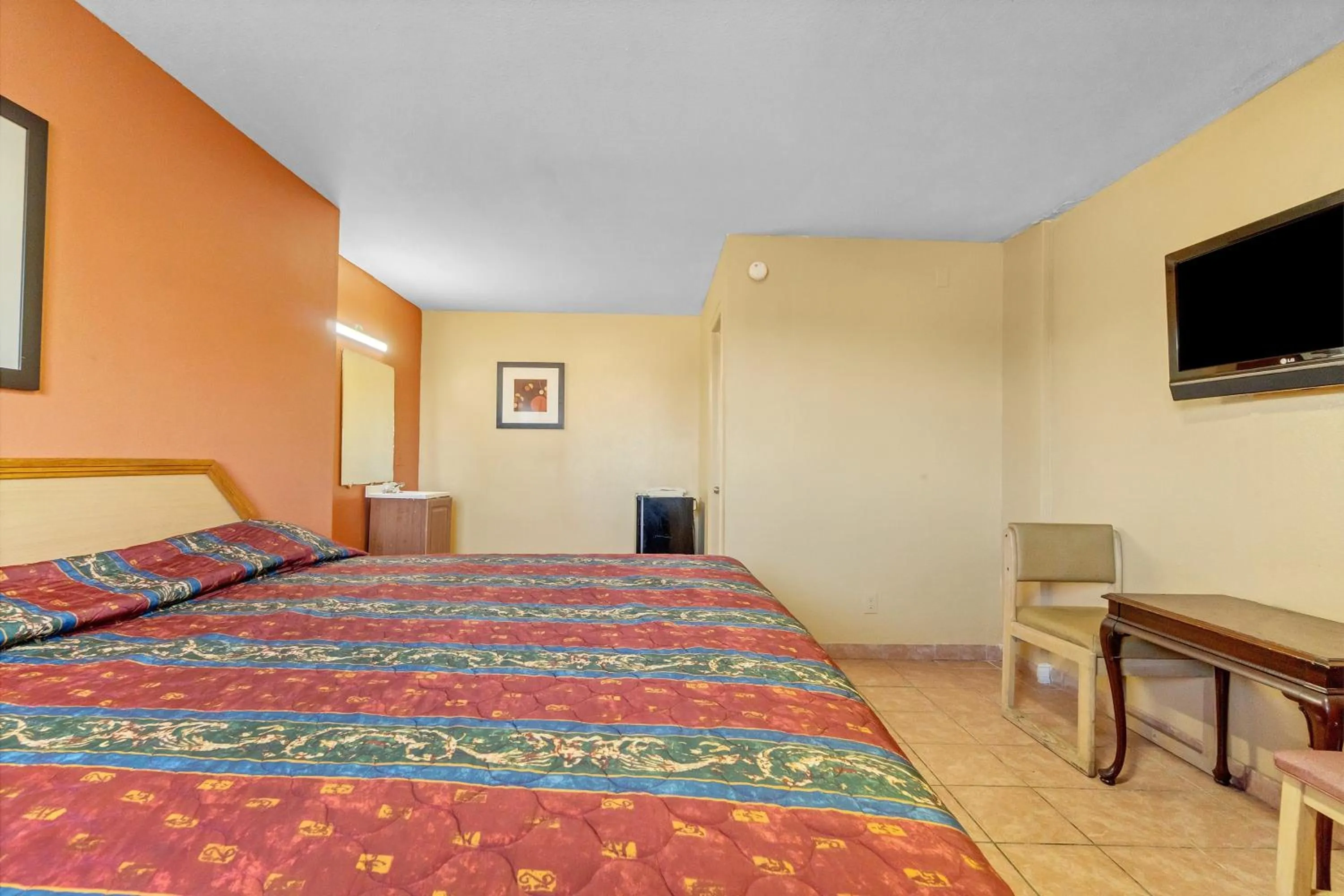 Bedroom, Bed in Relax Motel Grand Prairie Dallas I 30