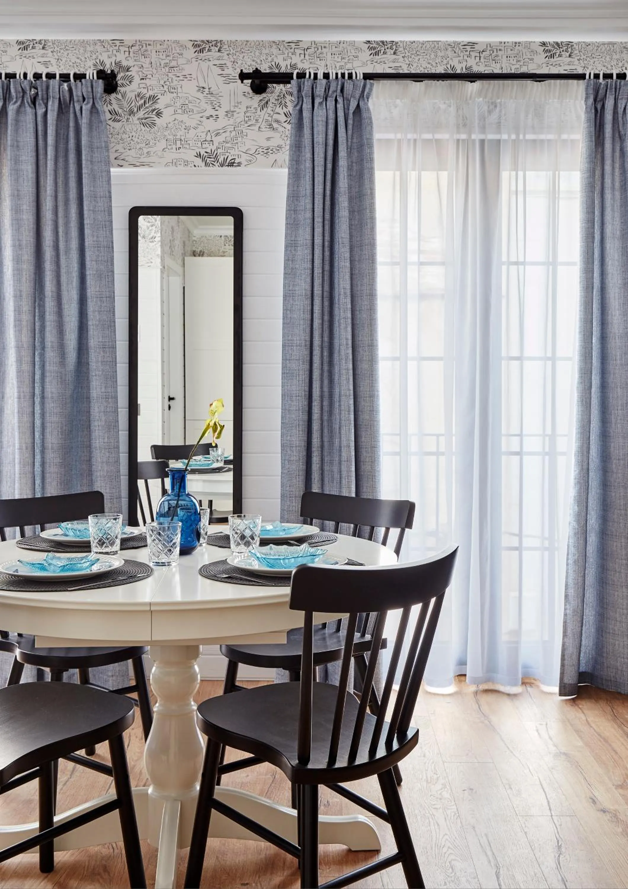 "Breeze" Aparthotel by Parrot`s House