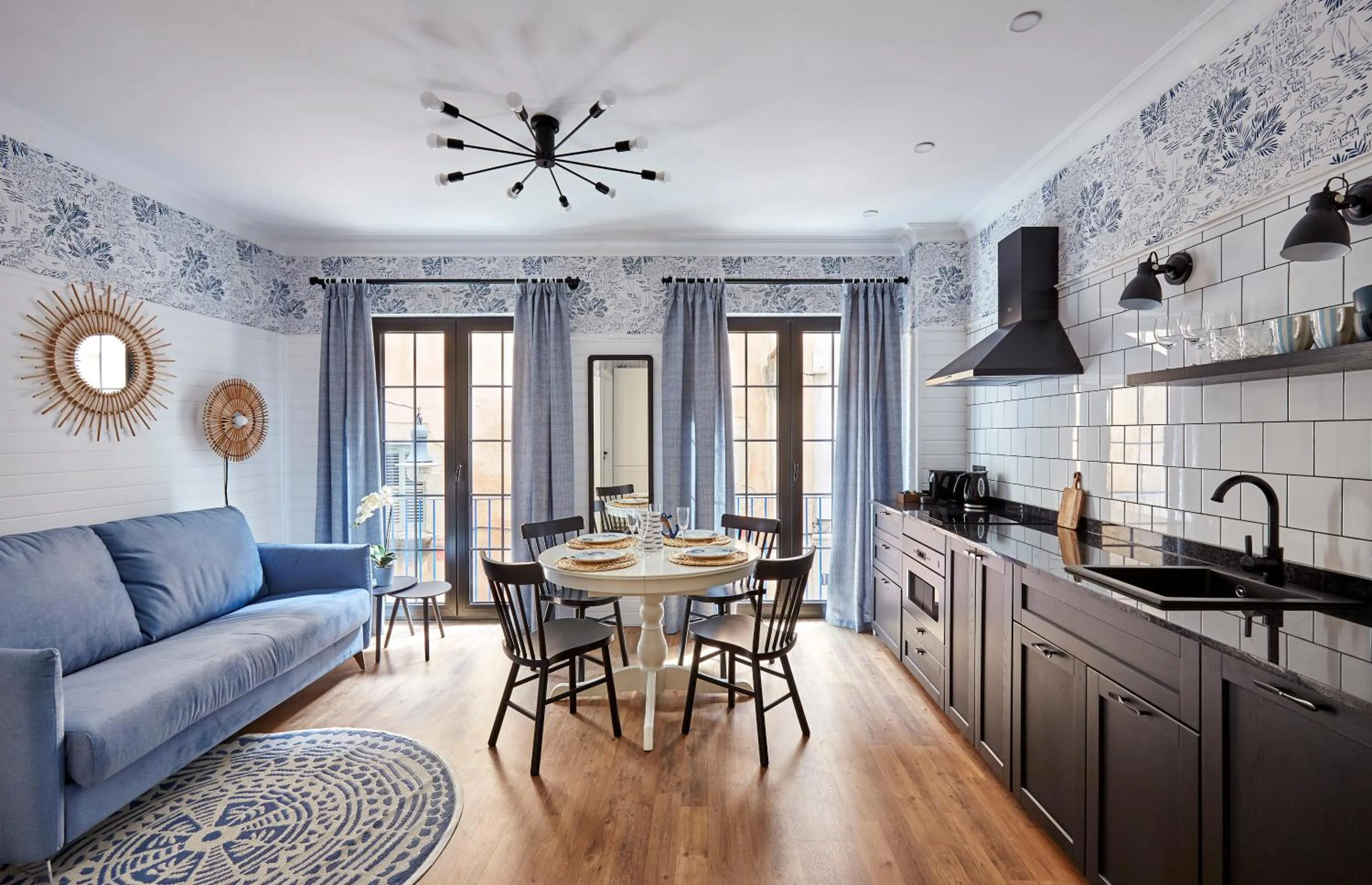 "Breeze" Aparthotel by Parrot`s House