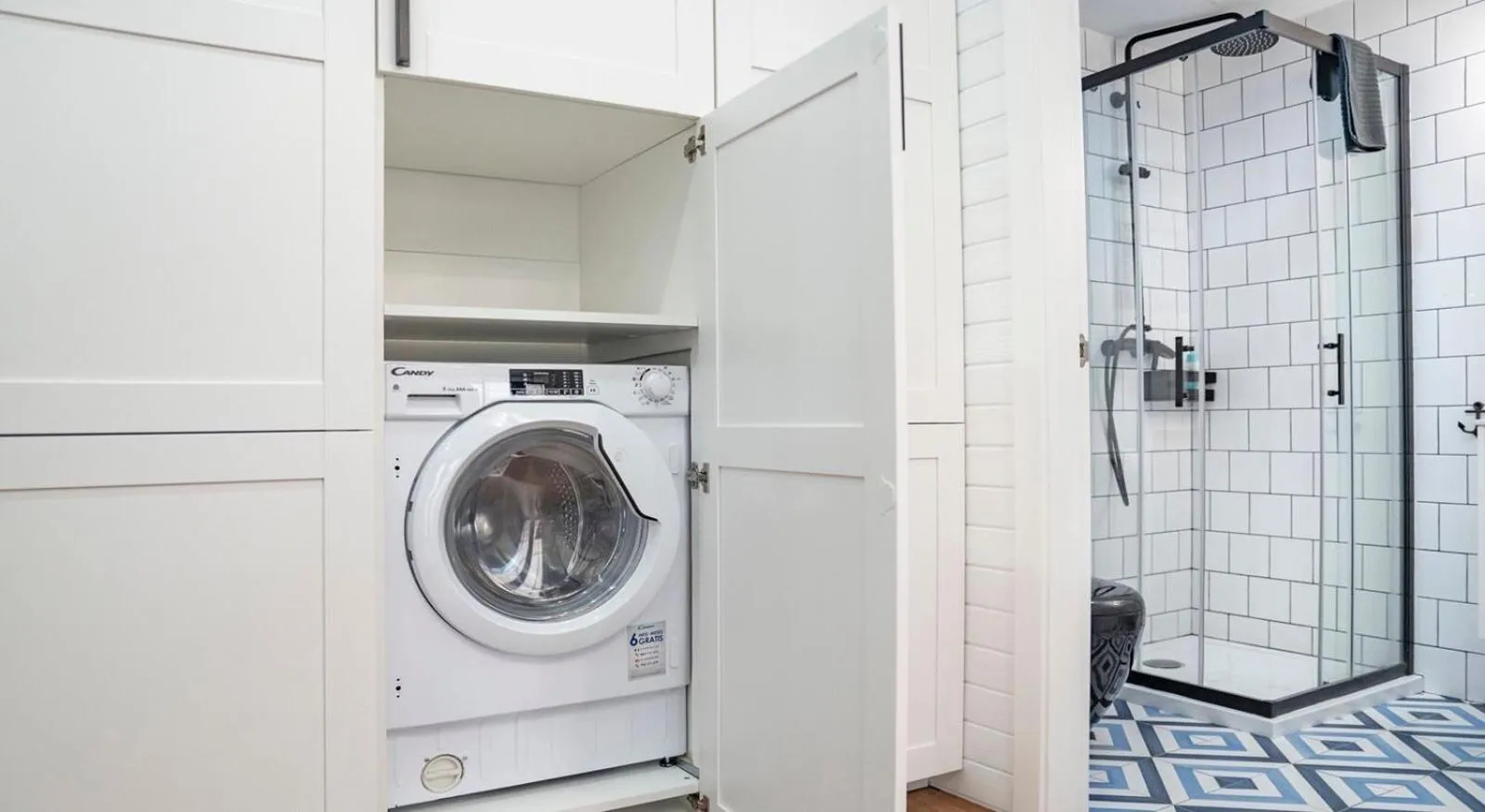 "Breeze" Aparthotel by Parrot`s House