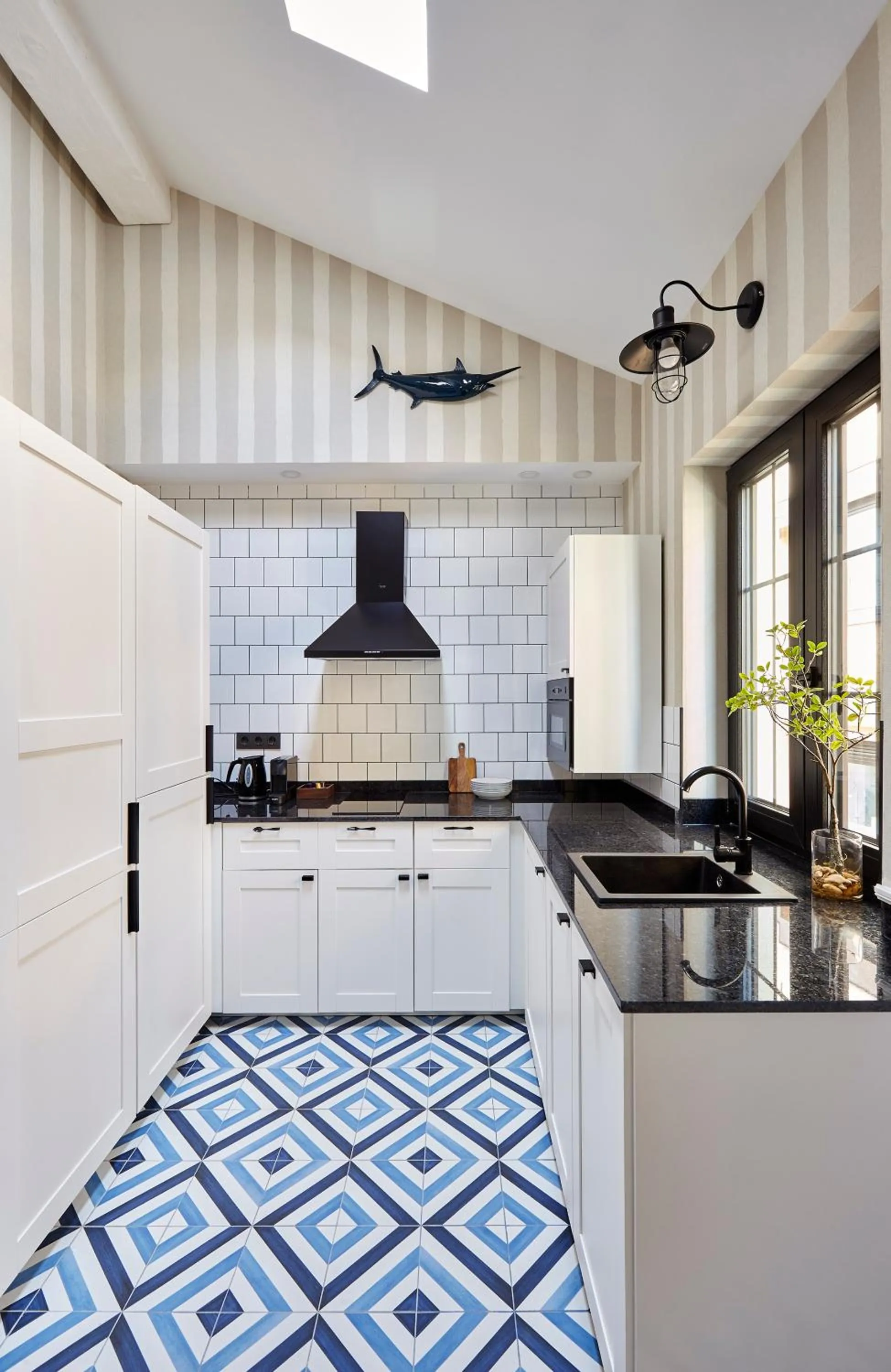 "Breeze" Aparthotel by Parrot`s House