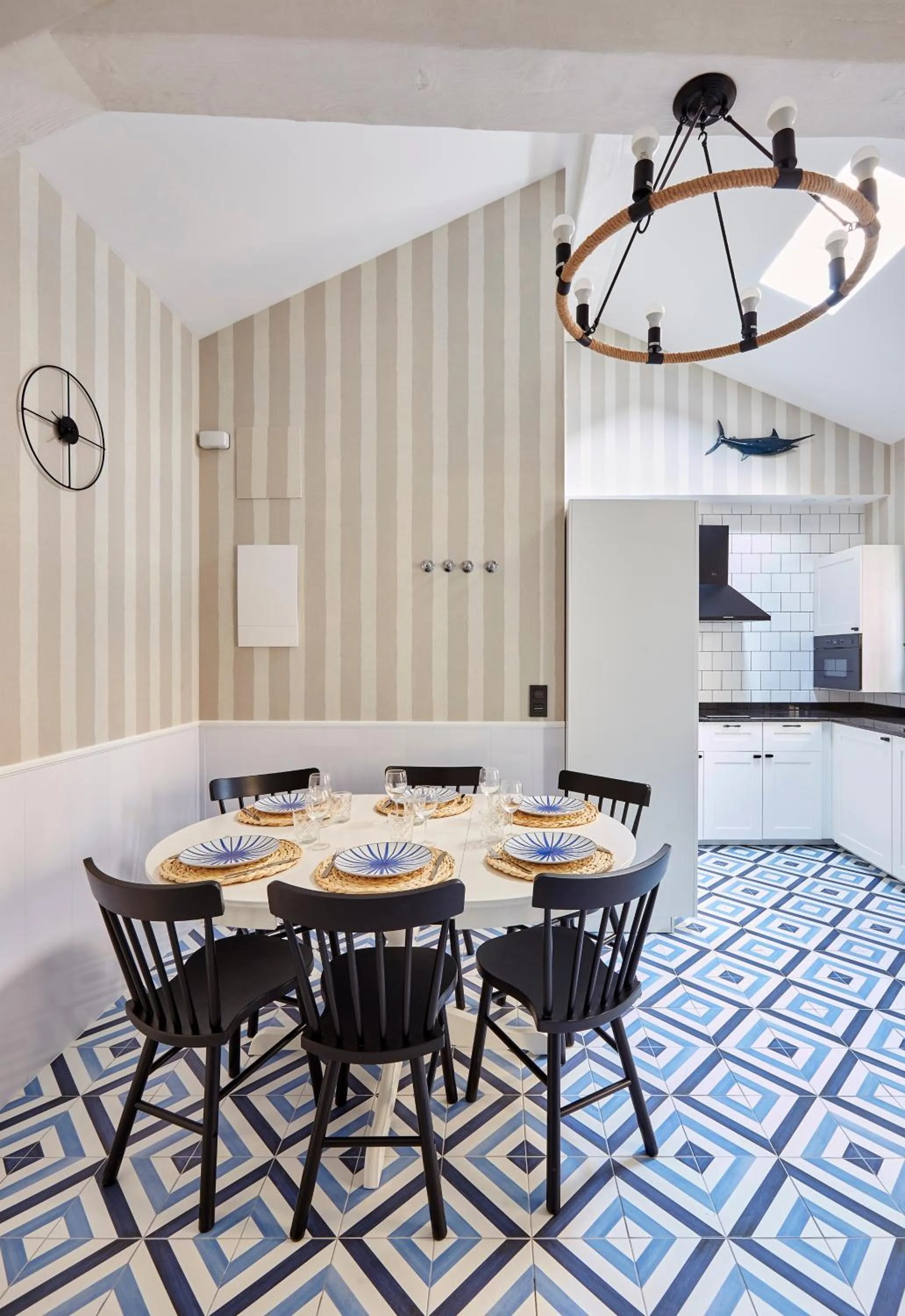 "Breeze" Aparthotel by Parrot`s House