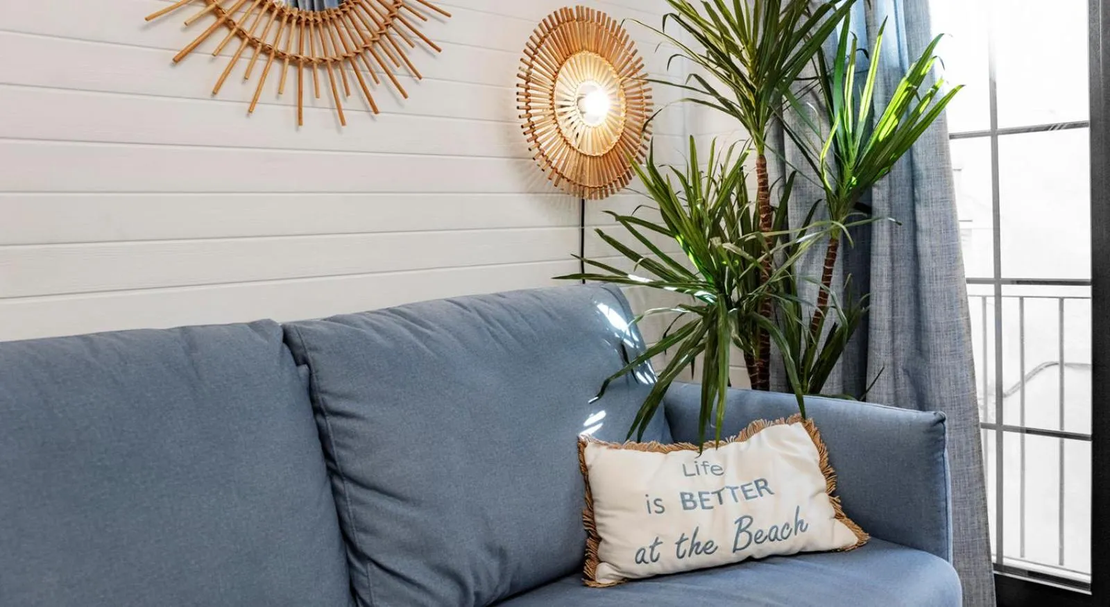 "Breeze" Aparthotel by Parrot`s House