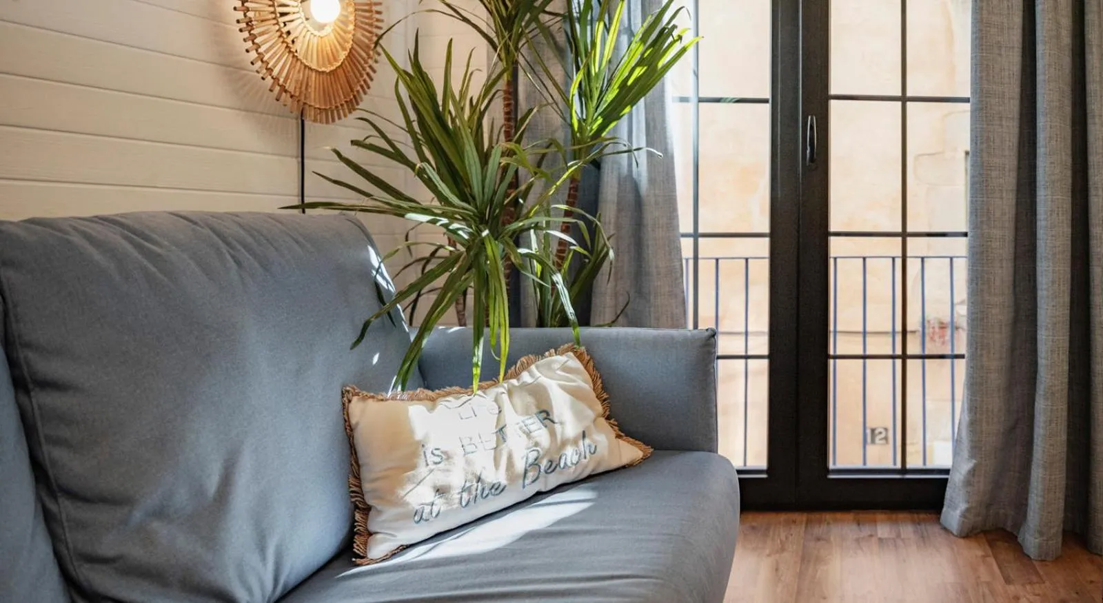 "Breeze" Aparthotel by Parrot`s House