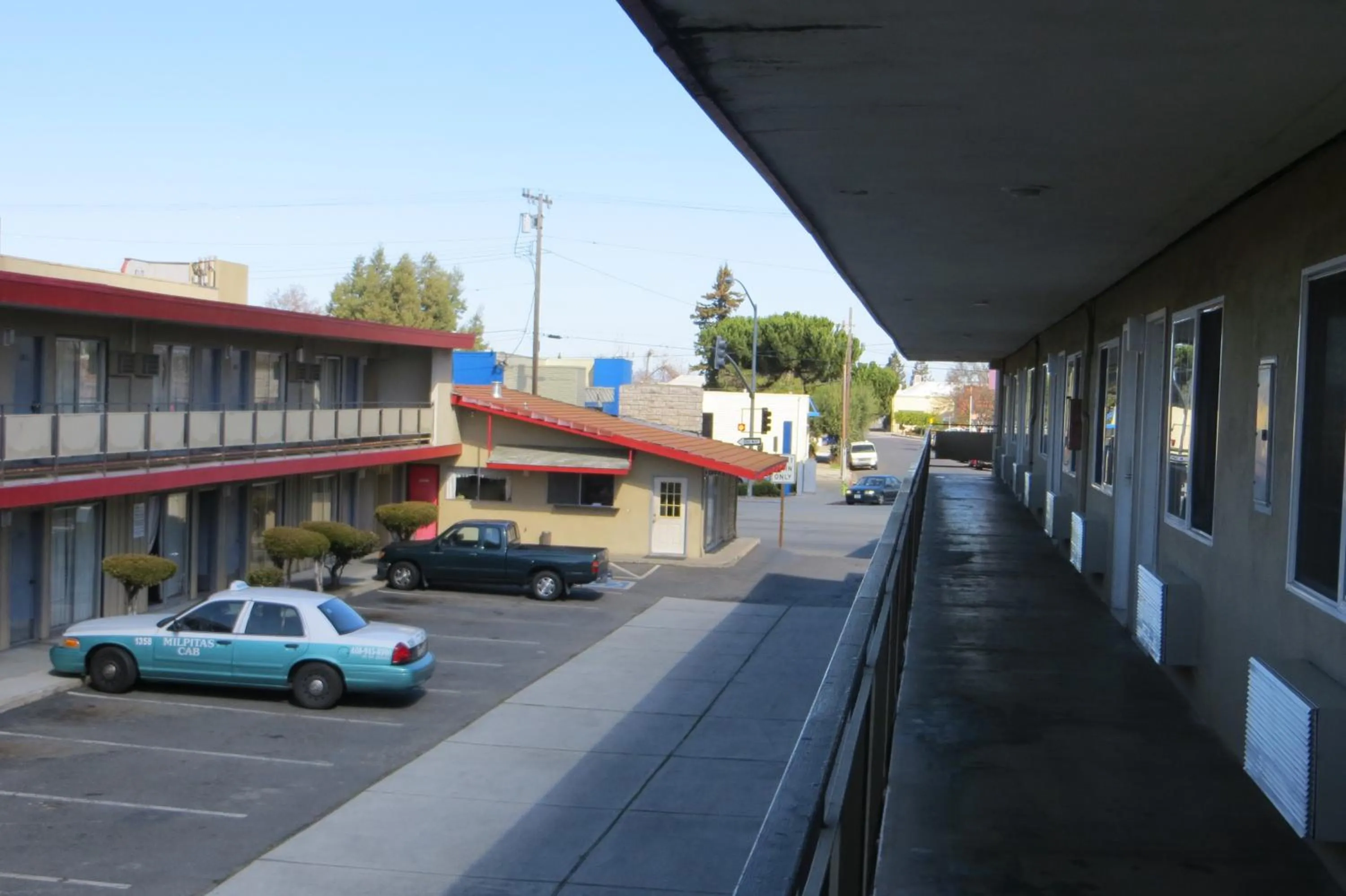 Facade/entrance in Capri Motel