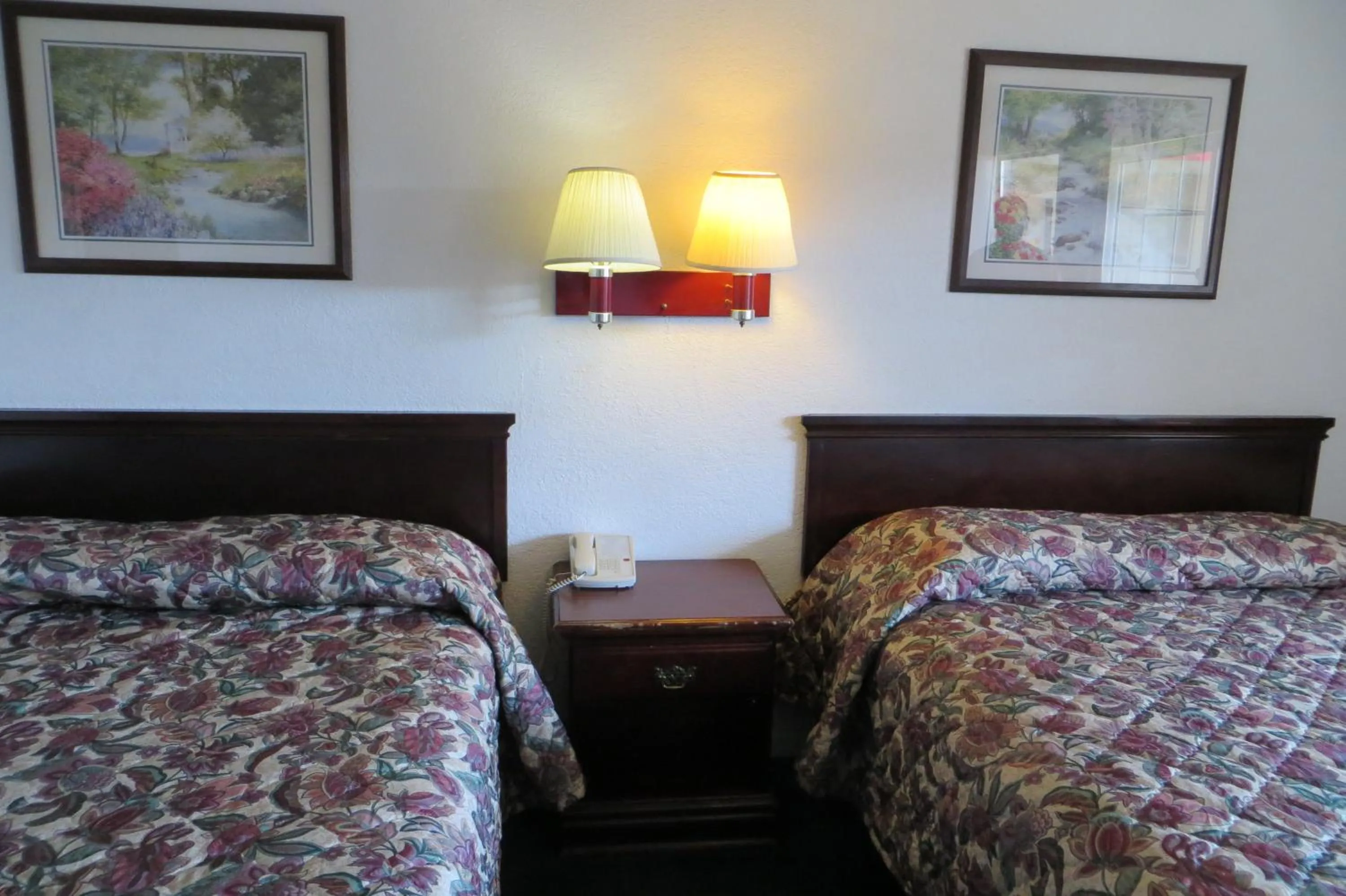 Bed in Capri Motel