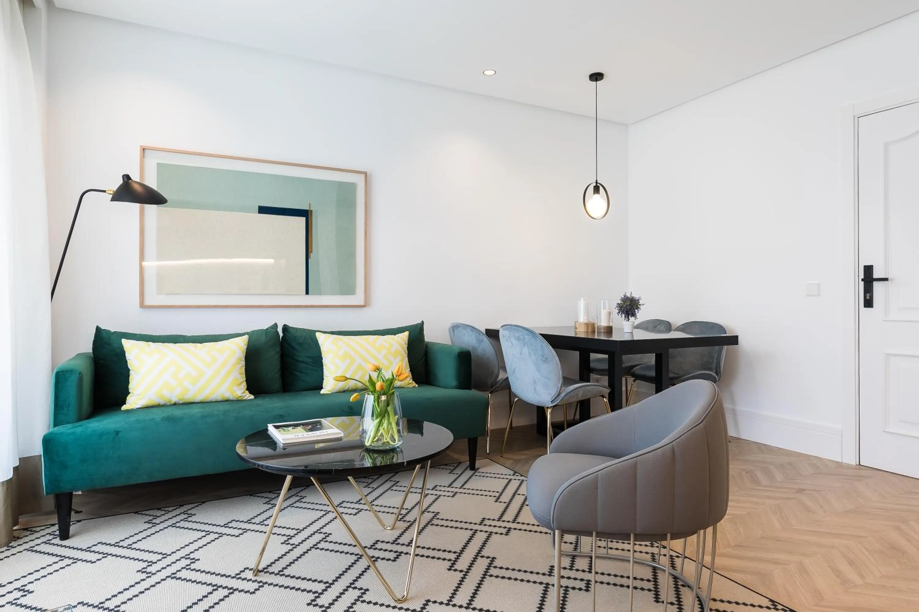 Seating area in Feelathome Waldorf Suites Apartments