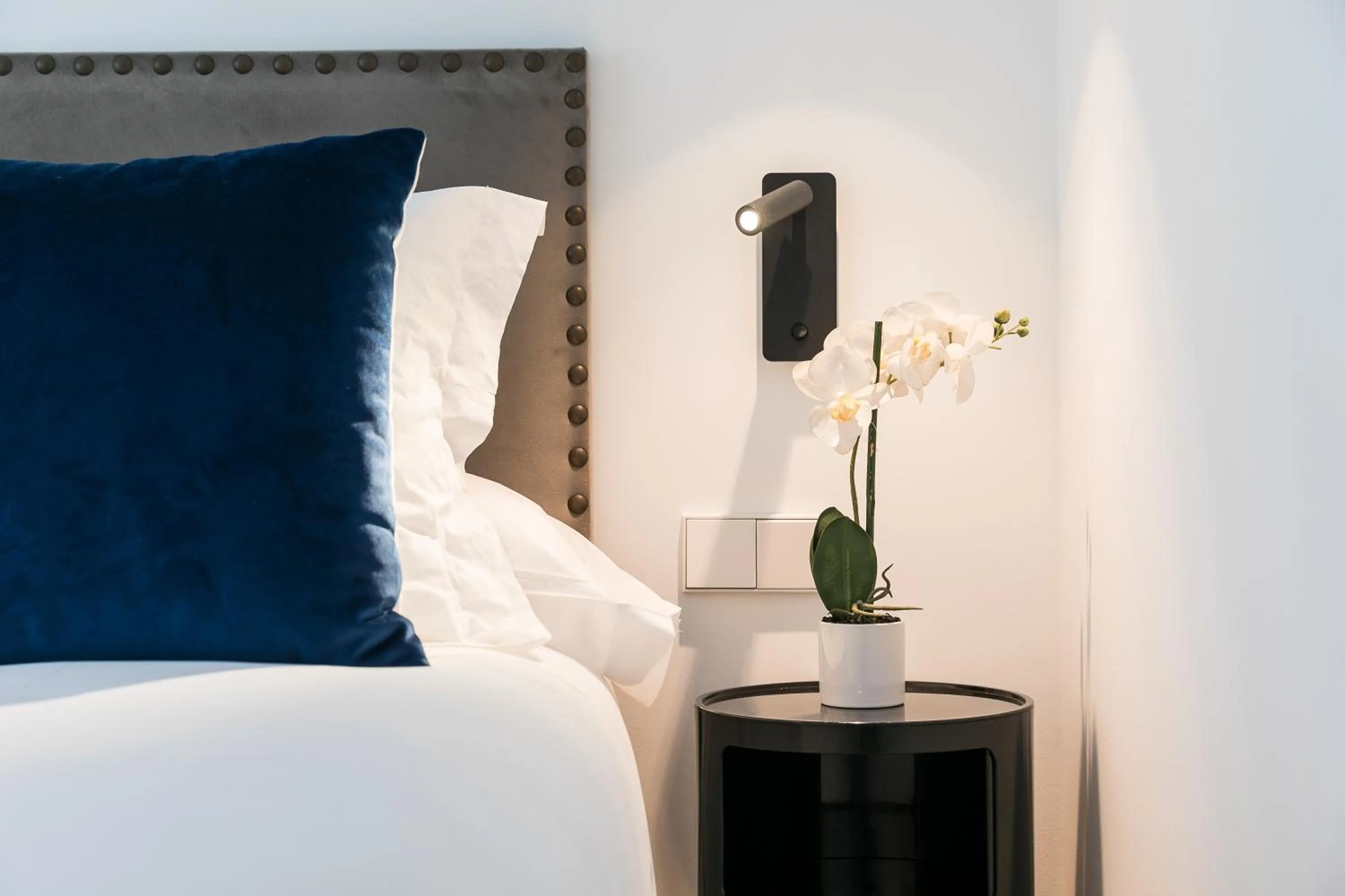 Bed in Feelathome Waldorf Suites Apartments