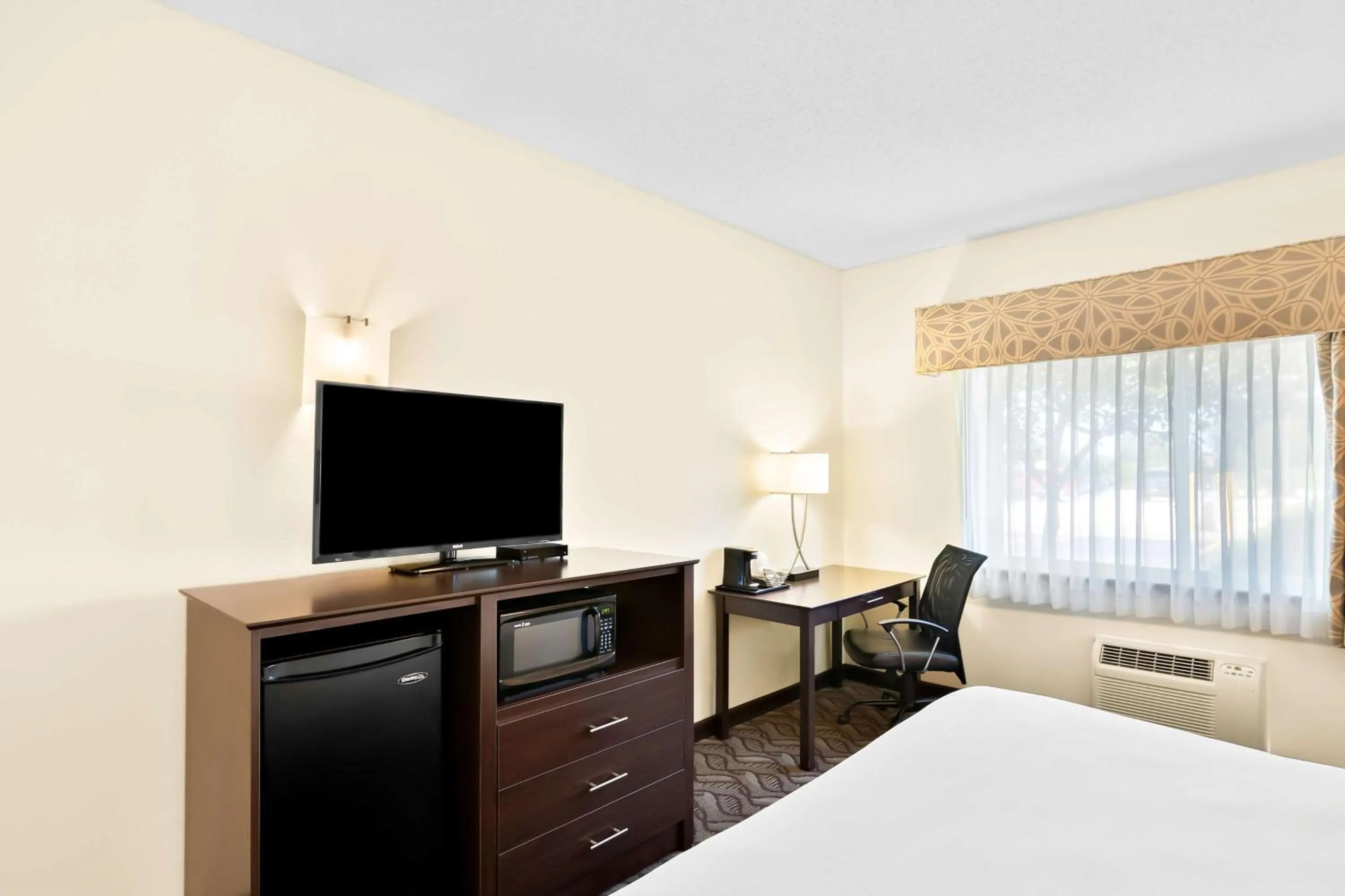 Bedroom, Bed in Best Western Nebraska City Inn