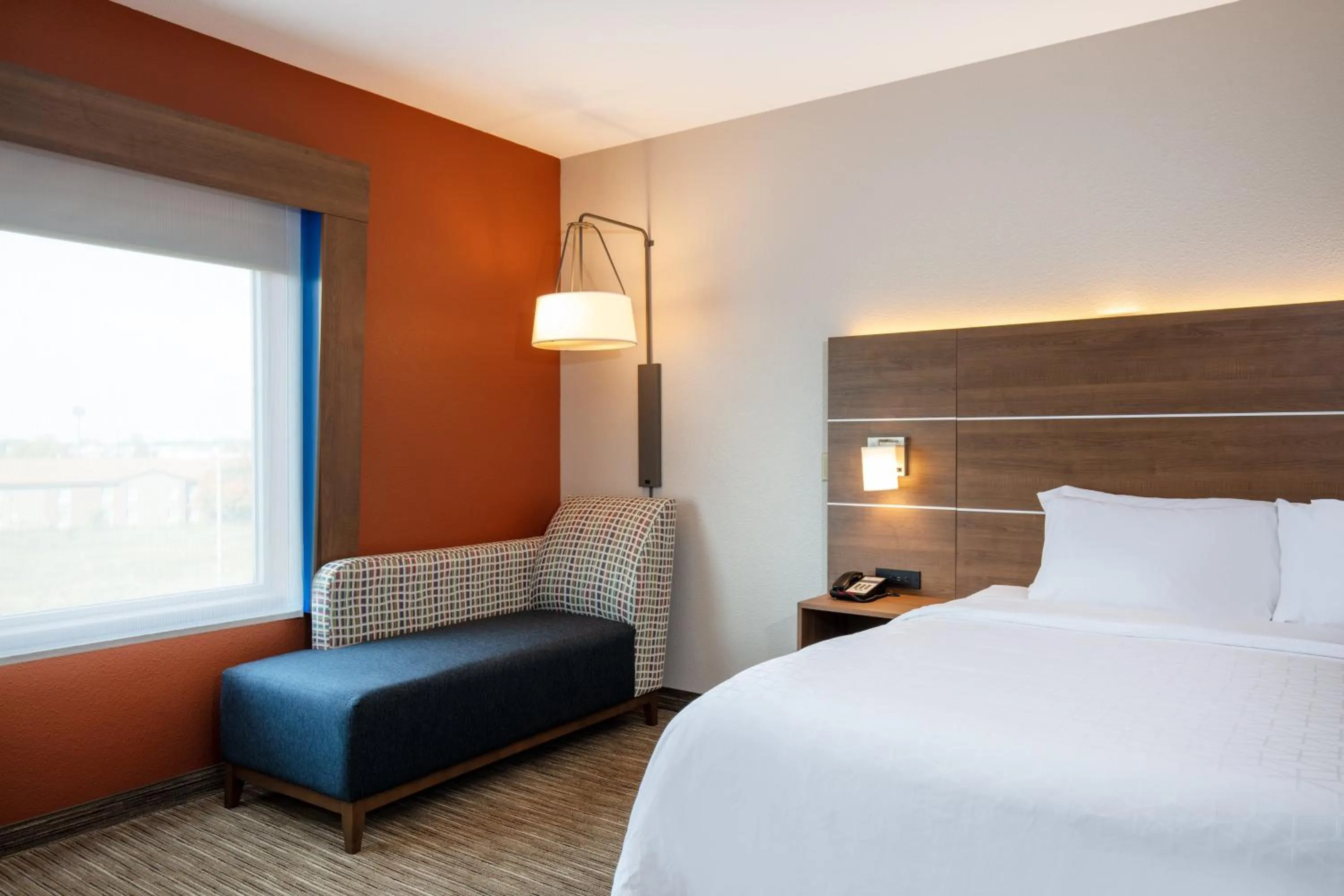 Photo of the whole room, Bed in Holiday Inn Express & Suites - Beloit by IHG