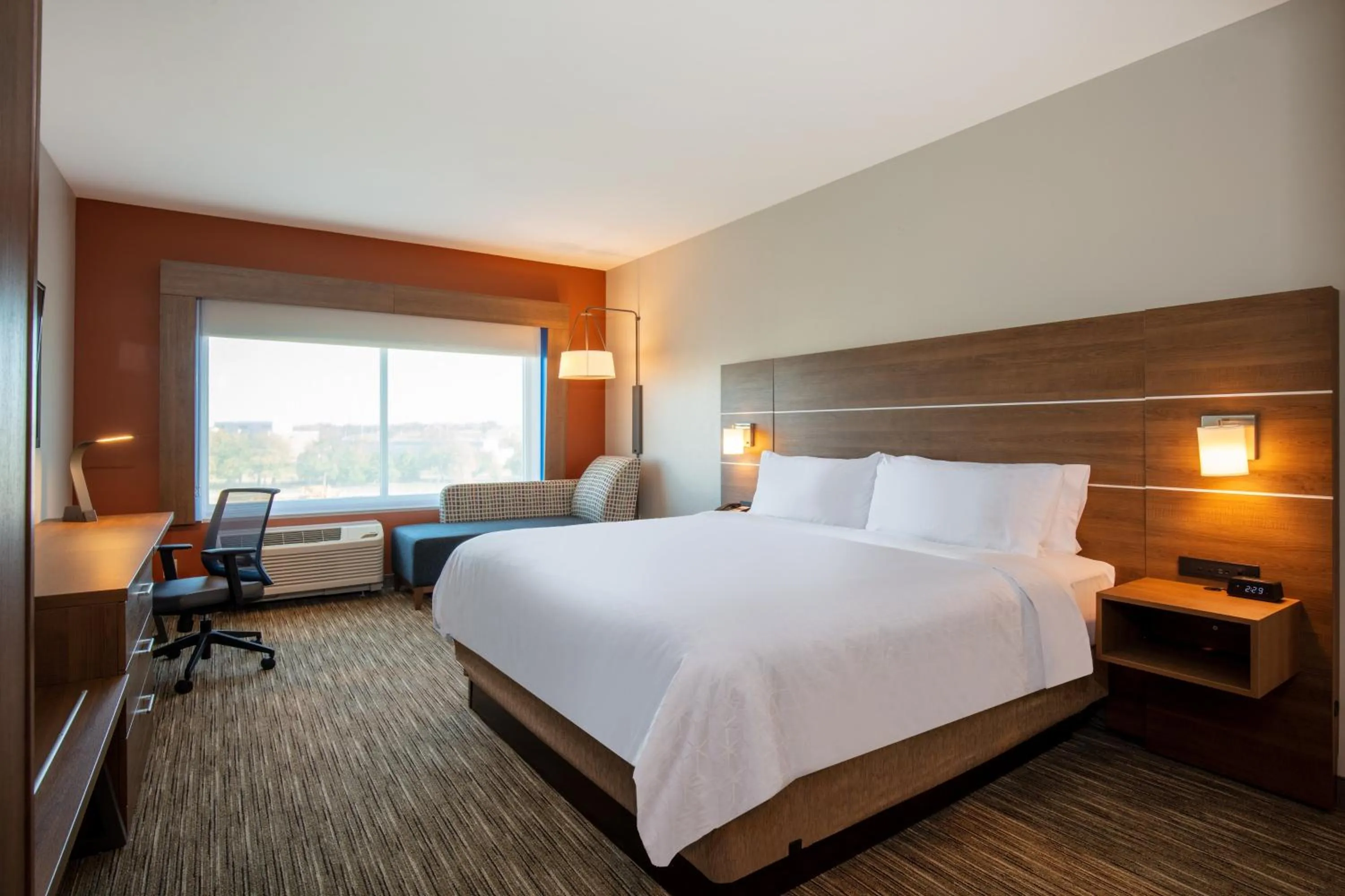 Photo of the whole room, Bed in Holiday Inn Express & Suites - Beloit by IHG