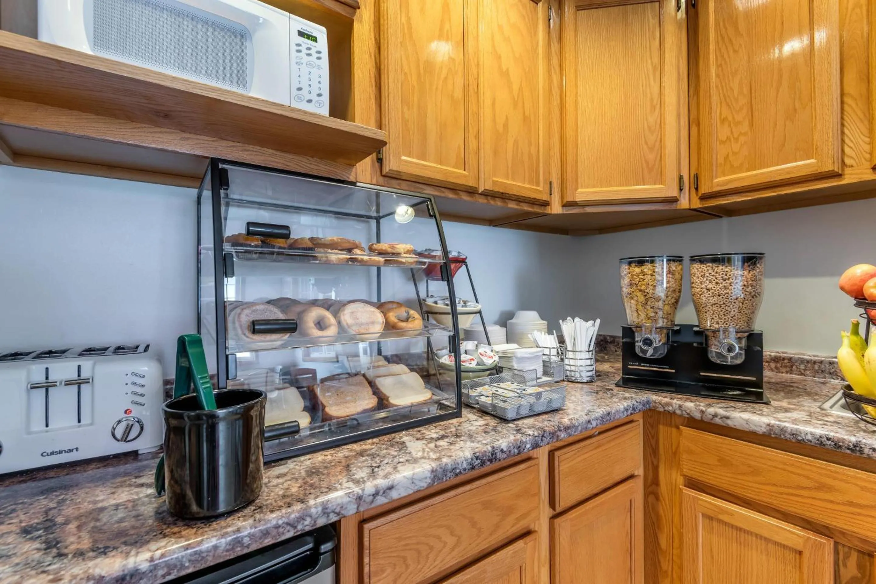 Breakfast in Econo Lodge Saint Albans