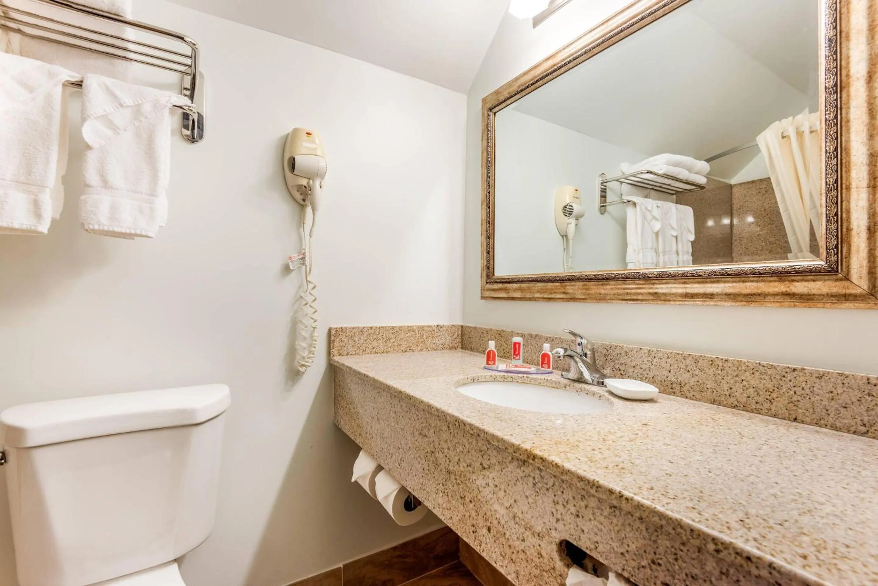 Bedroom in Econo Lodge Saint Albans