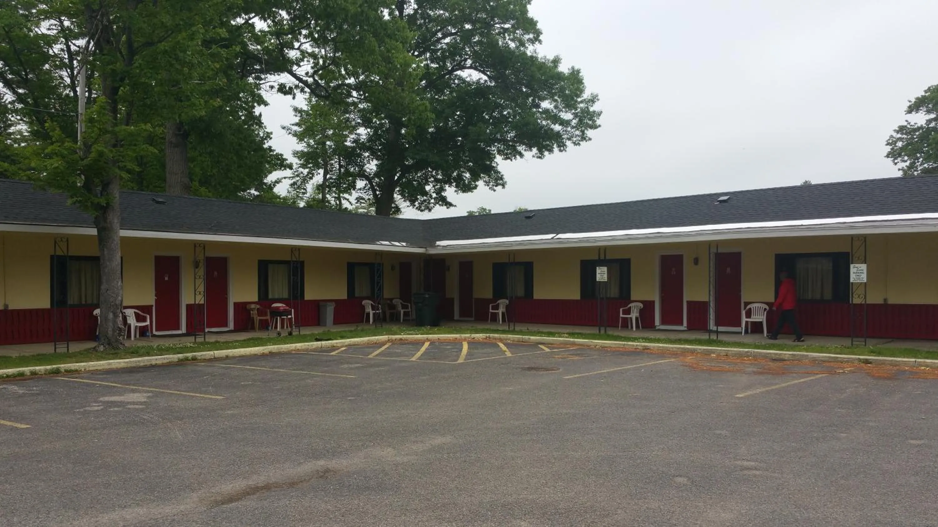 Property building in Sun N Snow Hotel