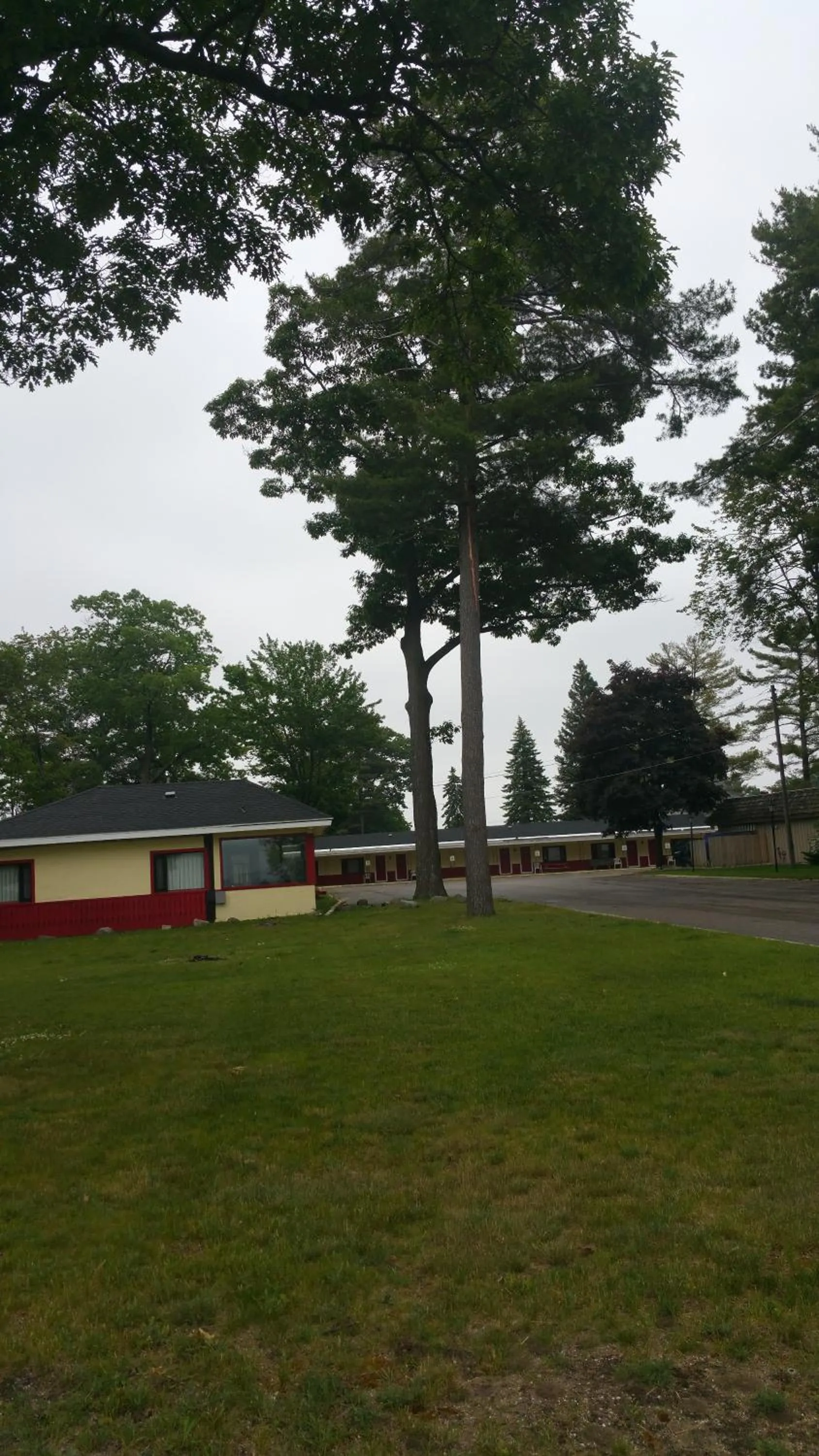 Property building in Sun N Snow Hotel