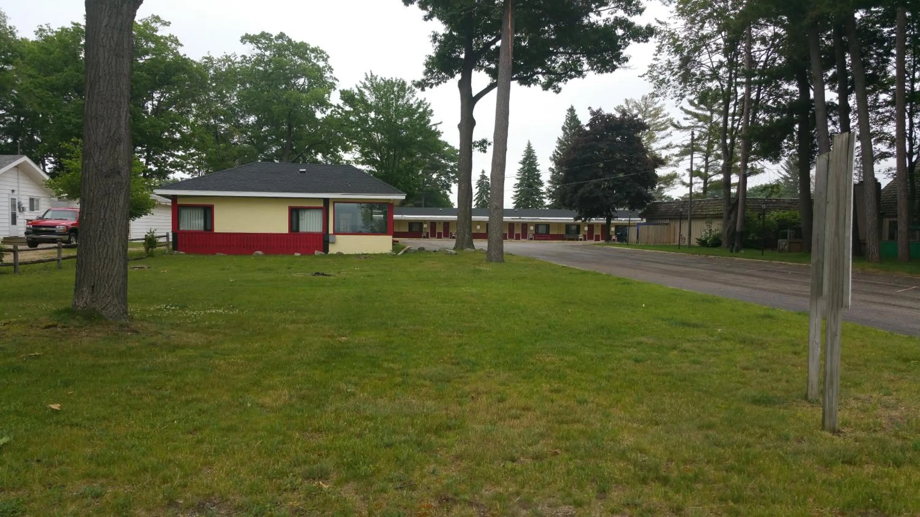 Property building in Sun N Snow Hotel