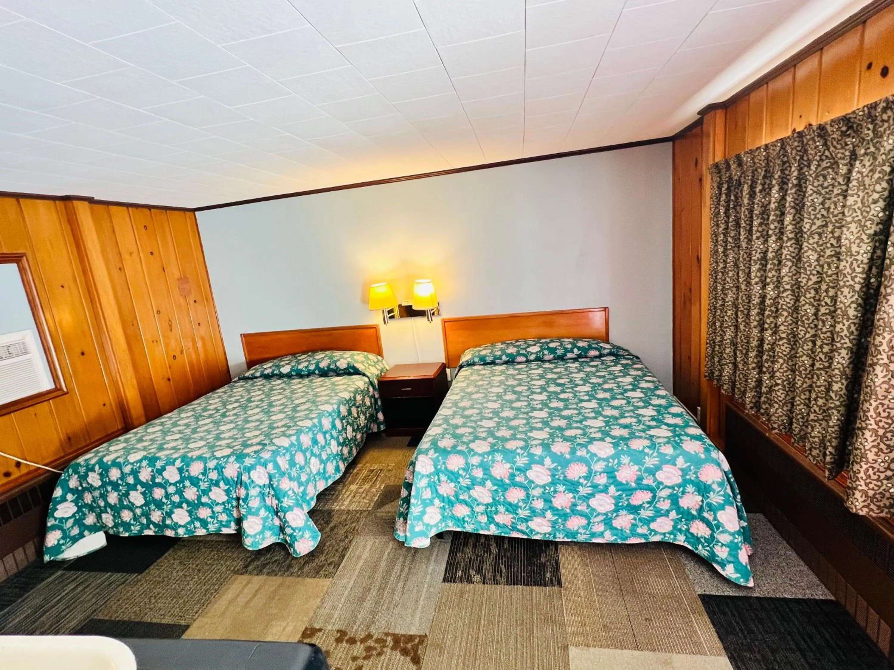 Bed in Sun N Snow Hotel