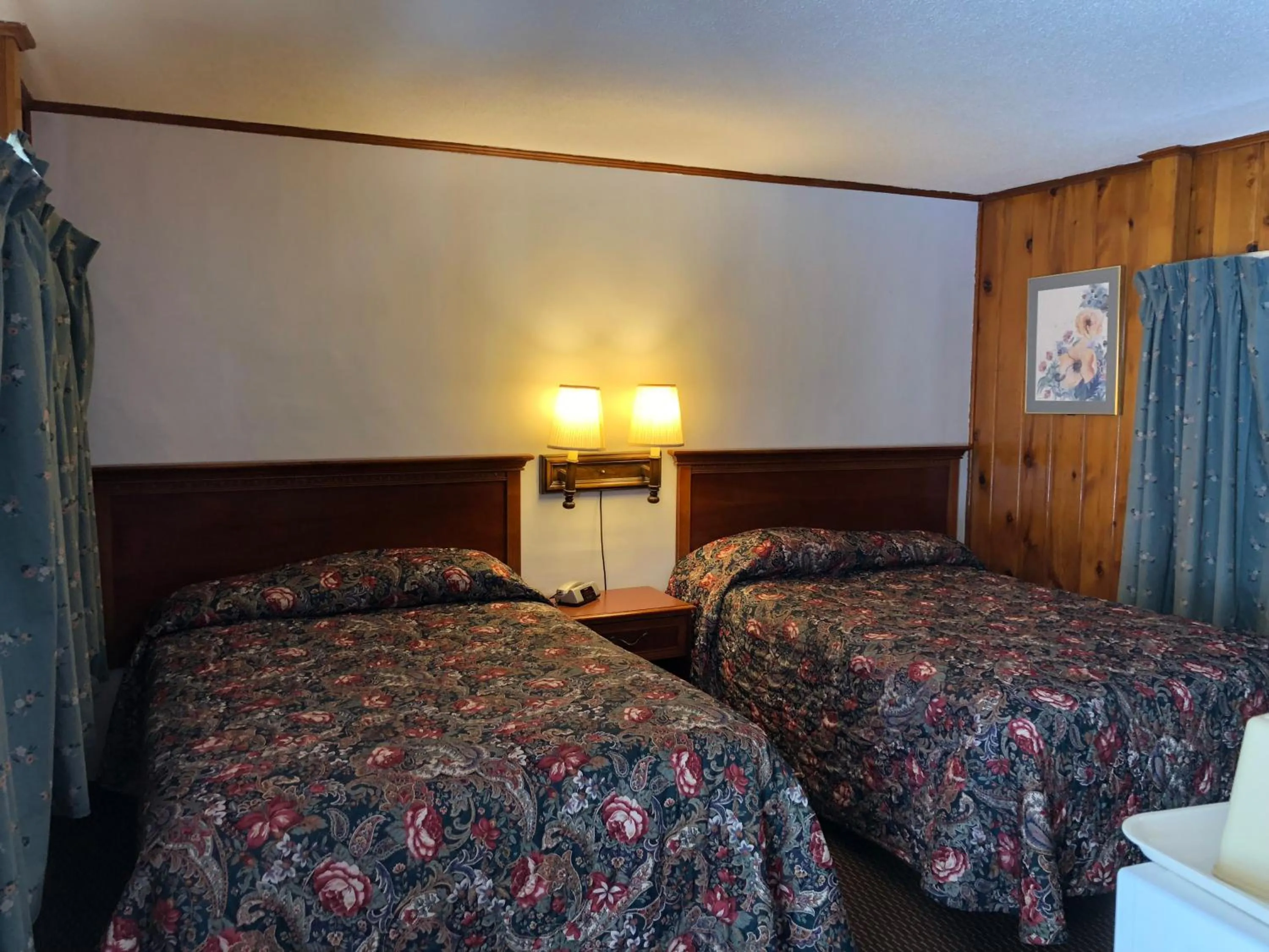 Bed in Sun N Snow Hotel