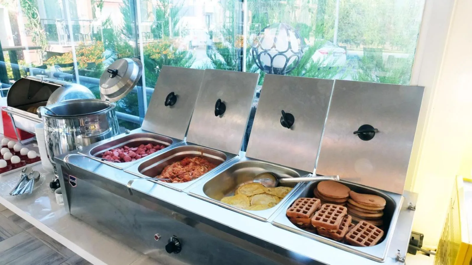 Buffet breakfast in Sardunya Hotel