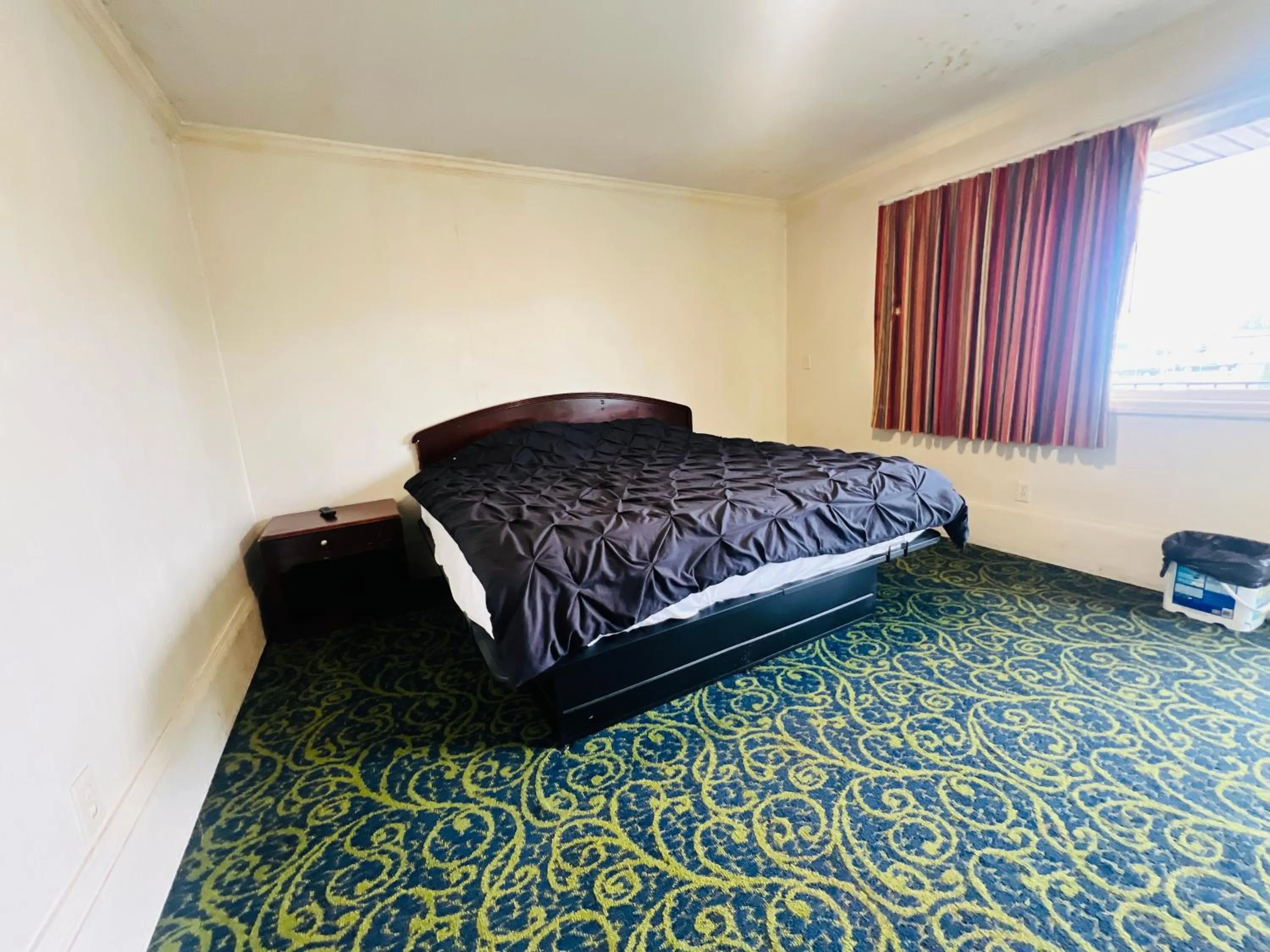 Bedroom in Hotel O East Hemphill Burton-Flint