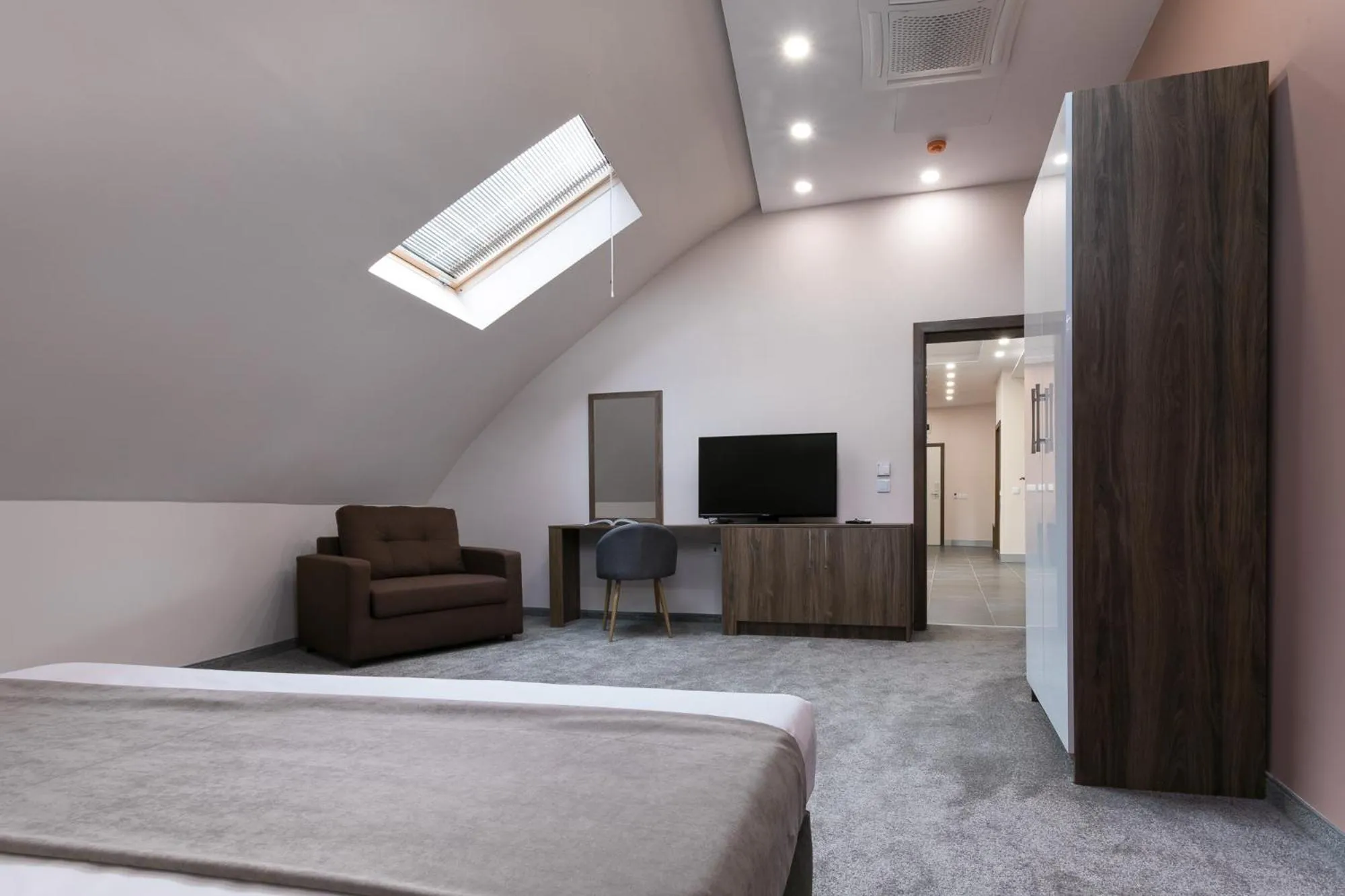 Communal lounge/ TV room, Bed in B1 Boutique Hotel Sofia