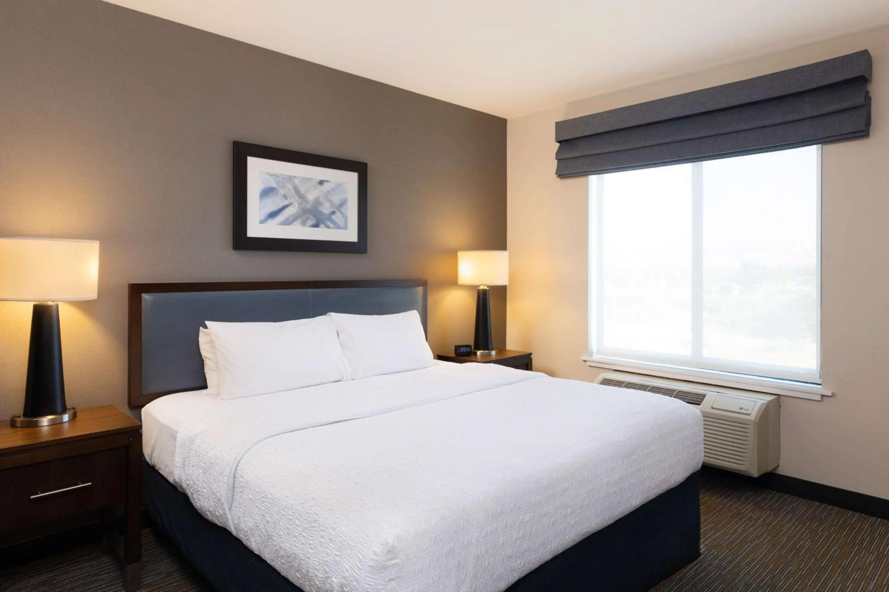 Bed in Hampton Inn San Jose Cherry Ave, CA