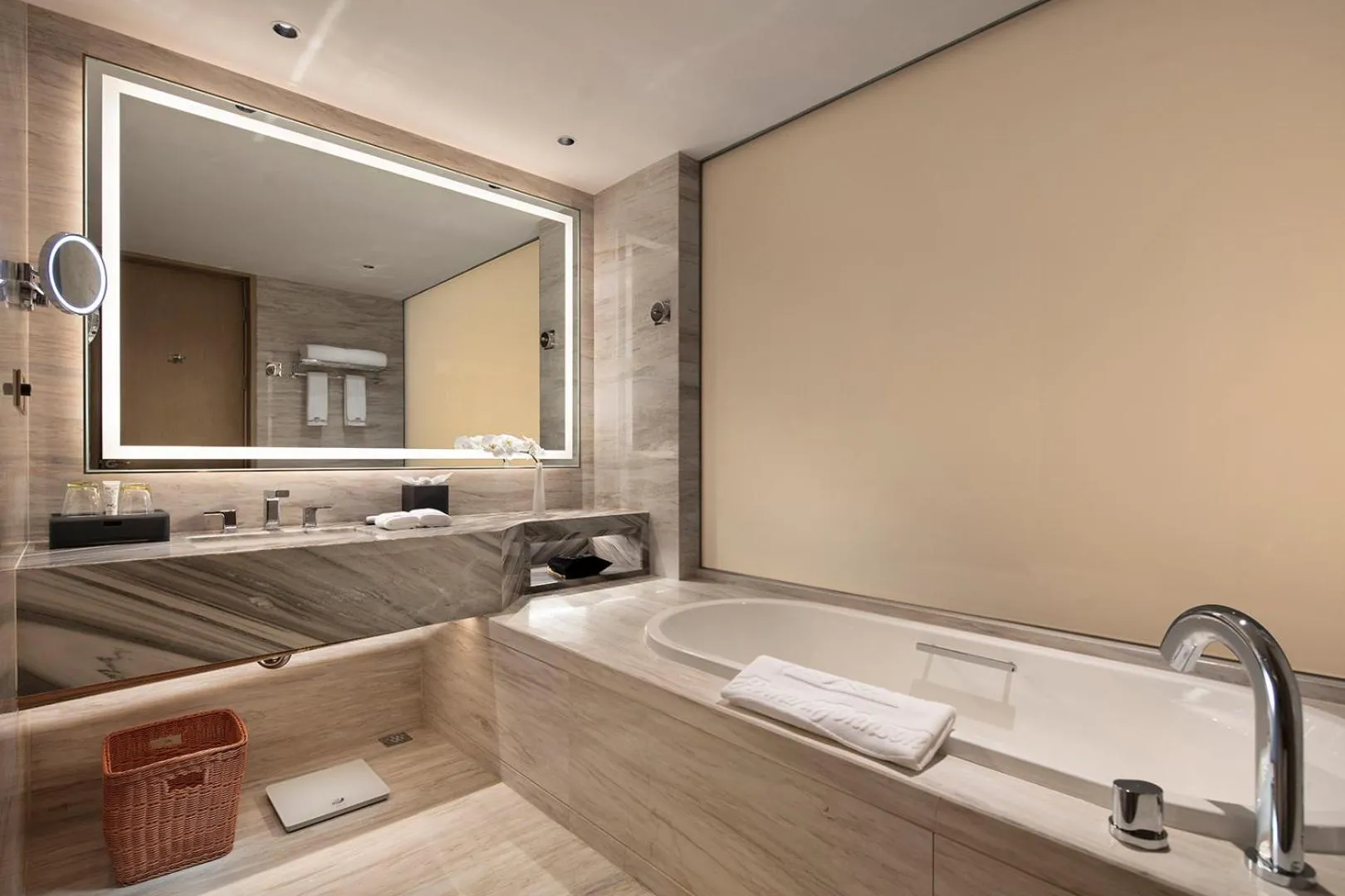Bathroom in Howard Johnson by Wyndham Jimei Lake Plaza Xiamen