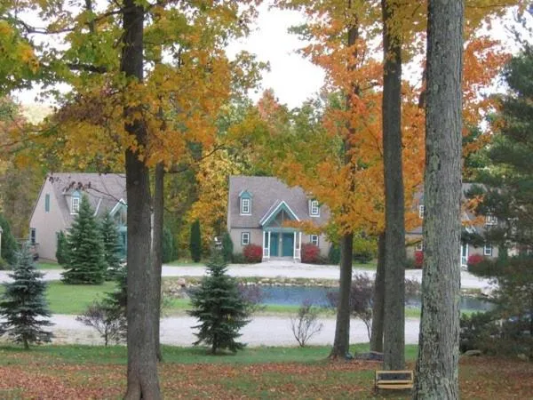 Spruce Hill Inn & Cottages