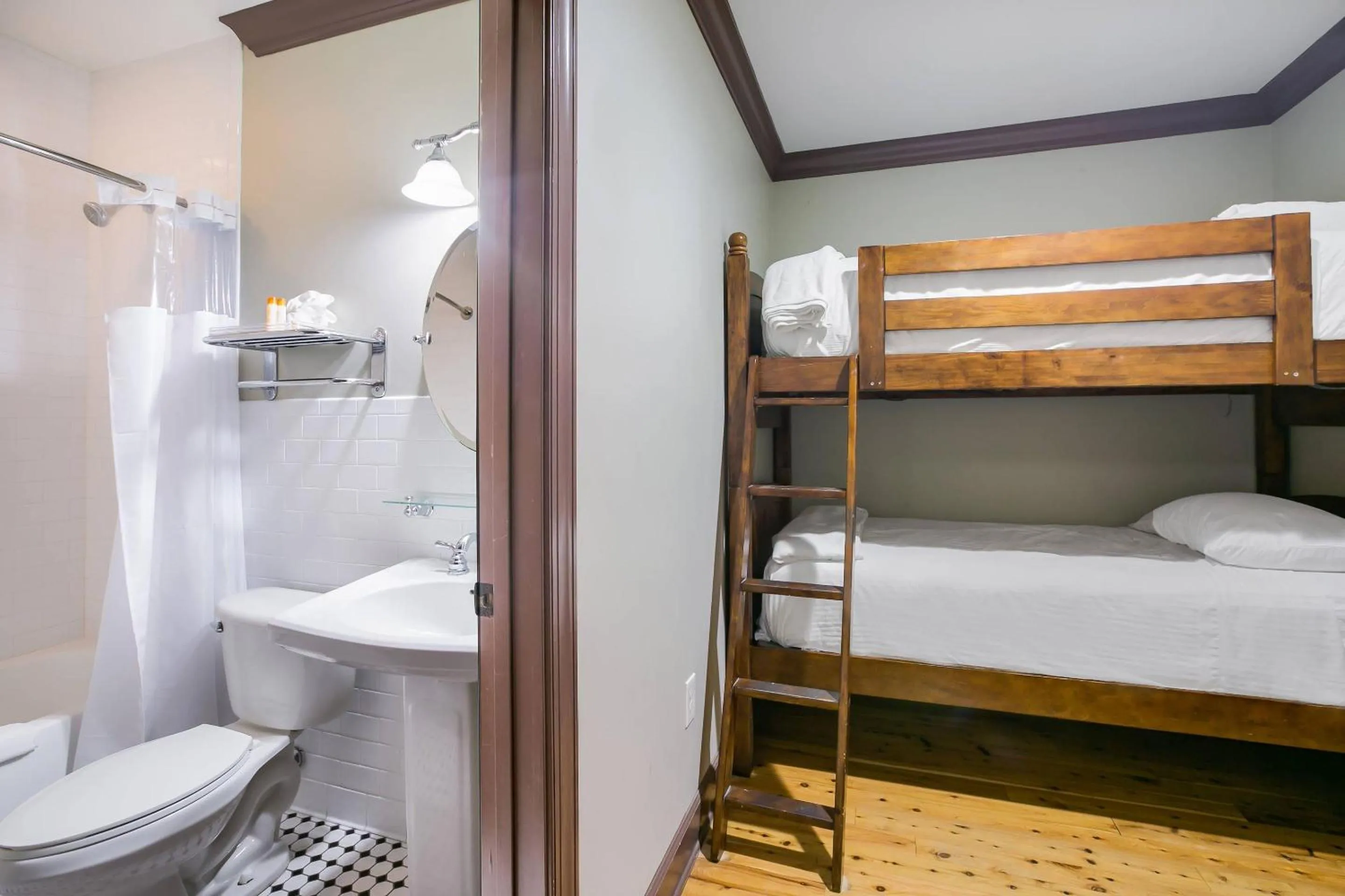 Bedroom, Bed in Water Street Hotel & Marina, an Ascend Collection Hotel