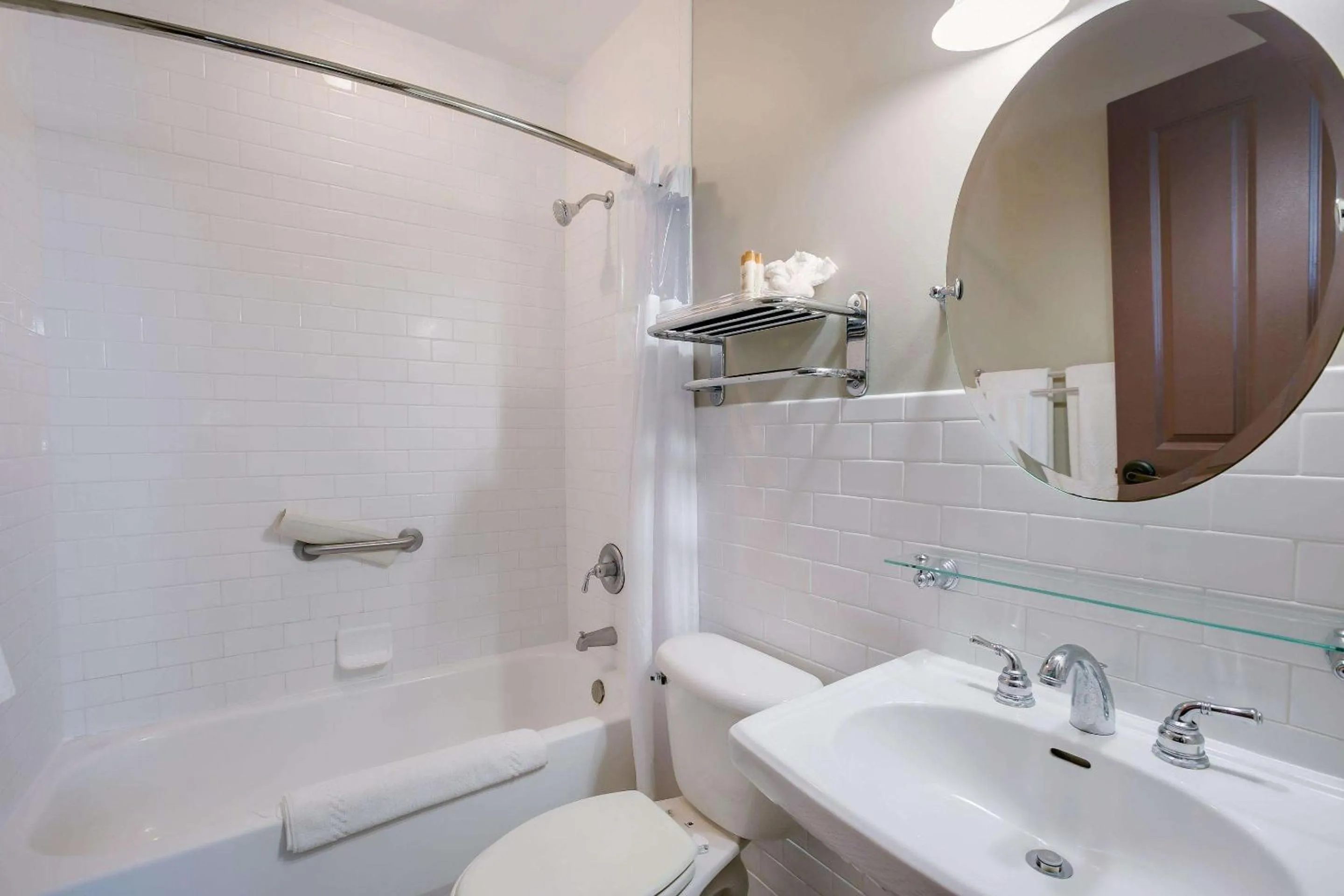 Bathroom in Water Street Hotel & Marina, an Ascend Collection Hotel