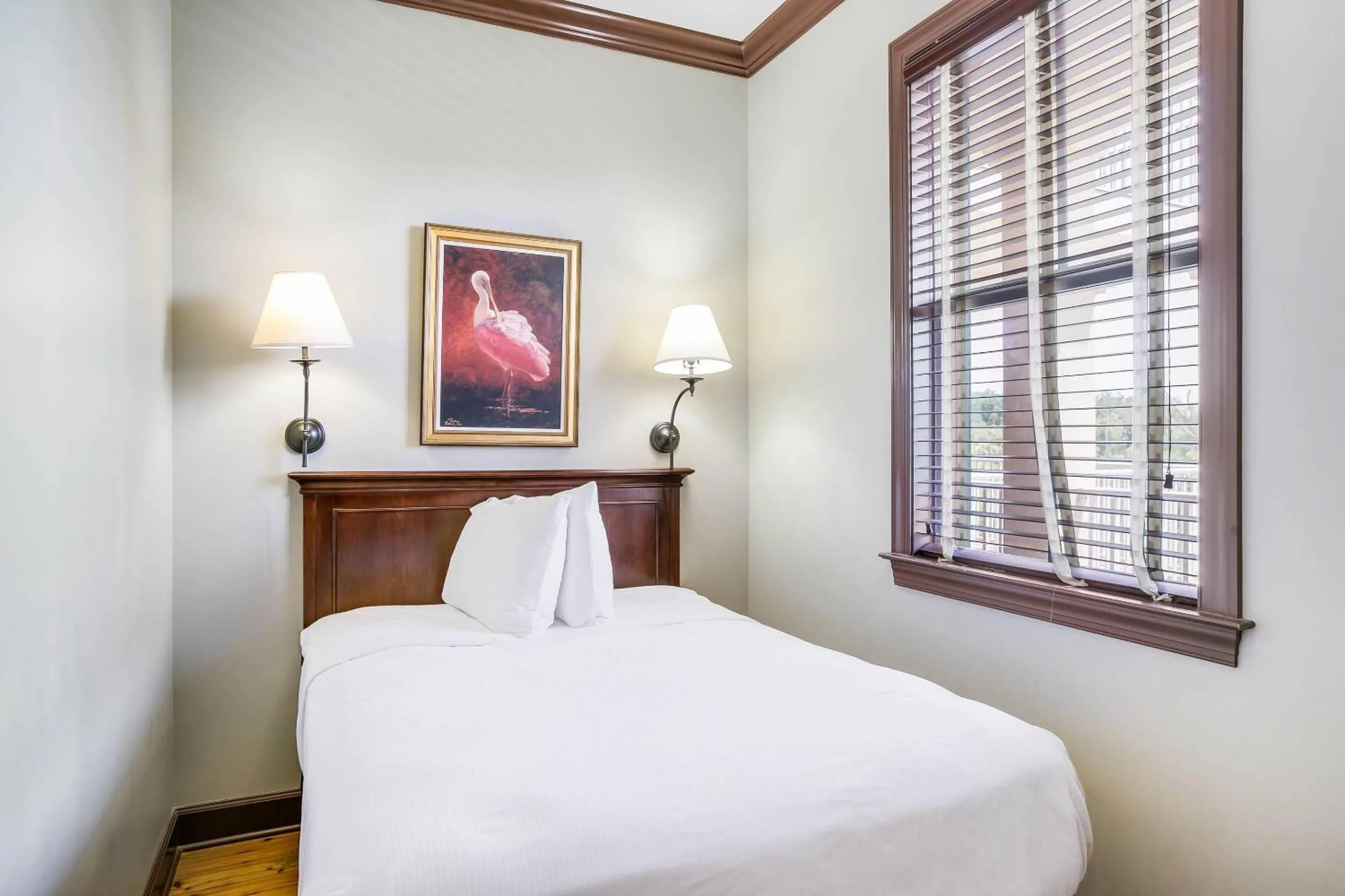 Bedroom, Bed in Water Street Hotel & Marina, an Ascend Collection Hotel