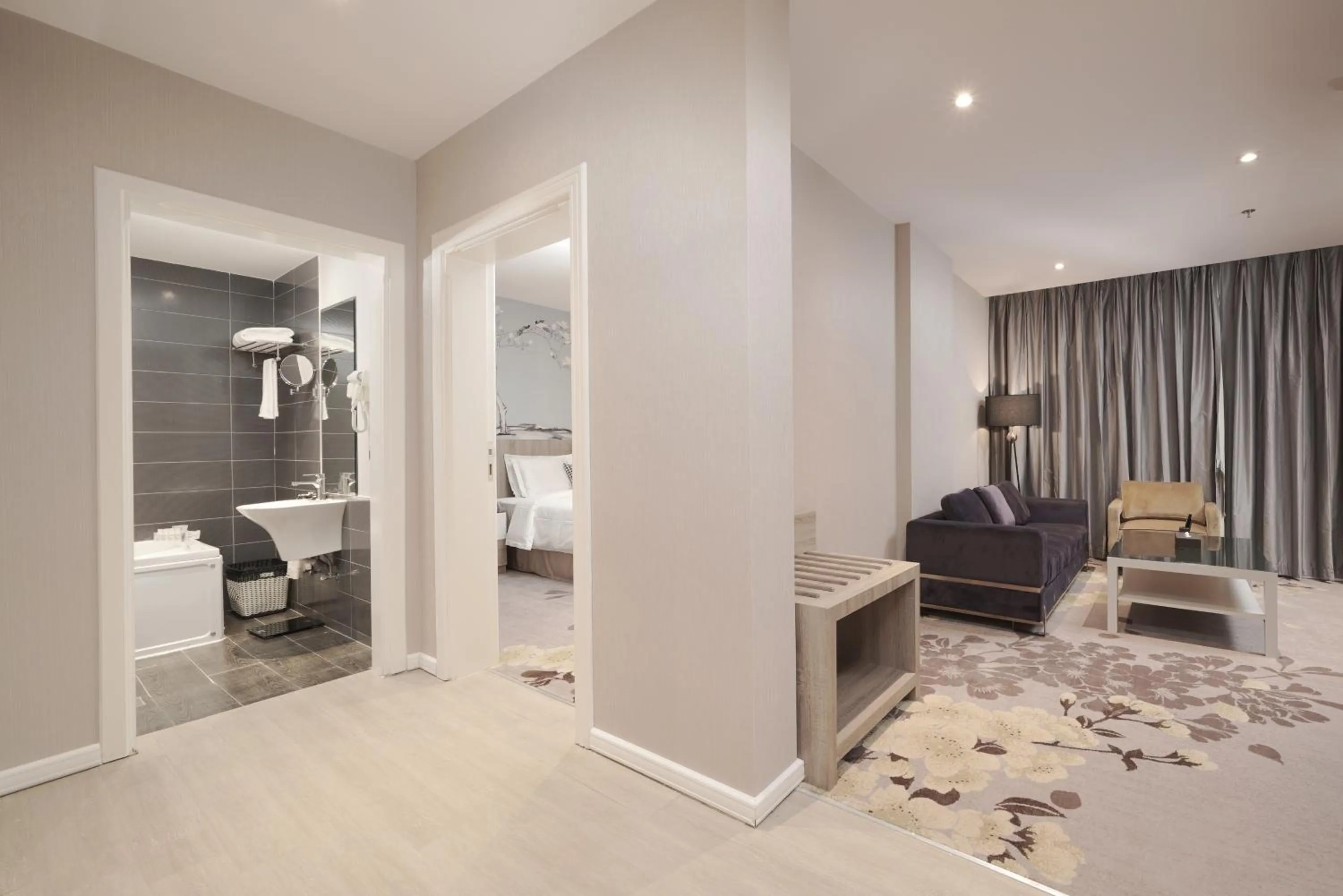 Bathroom, Bed in Swiss In Park Tabuk