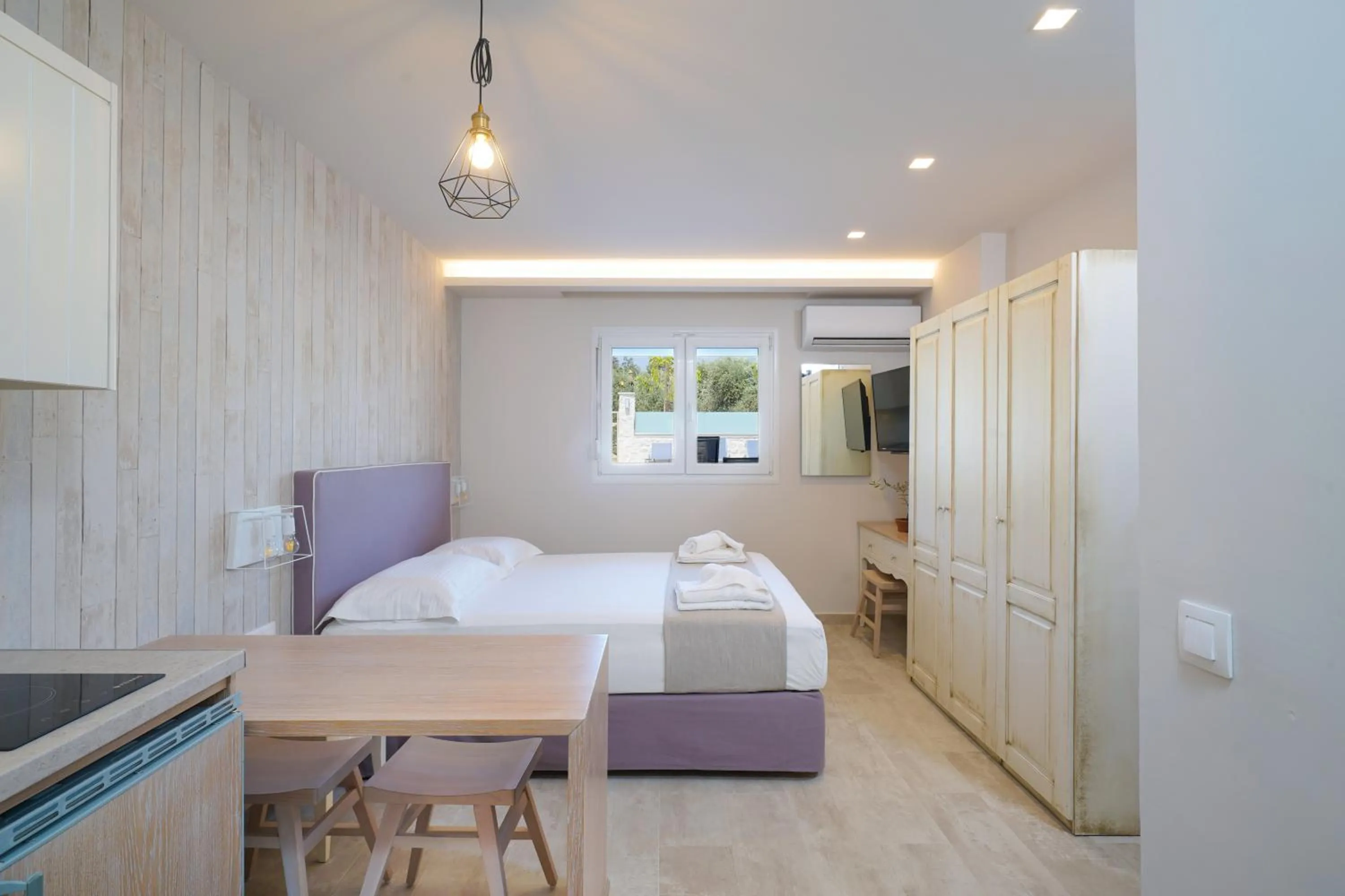 Photo of the whole room, Bed in Iliomagic Luxury Suites Thassos