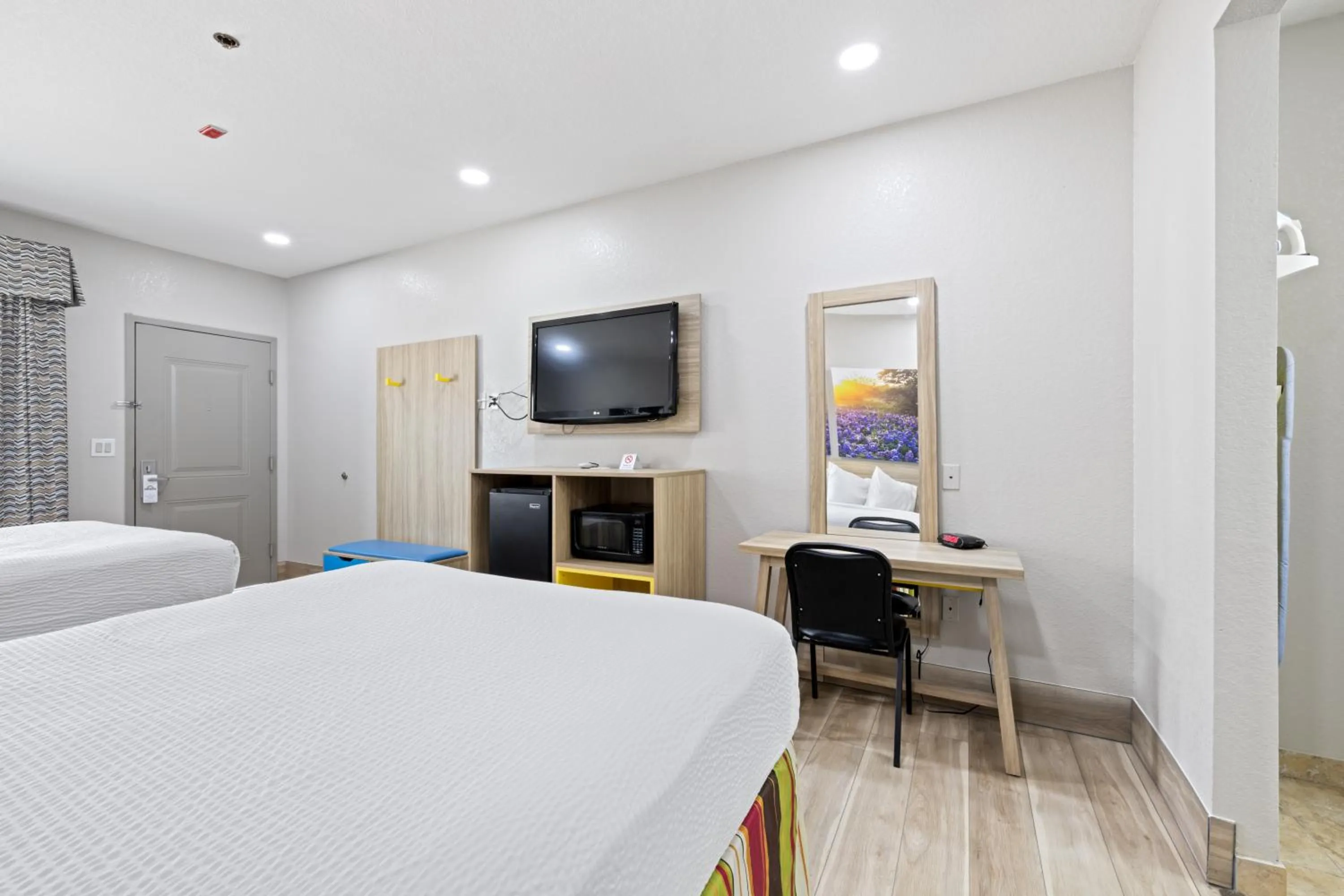 Photo of the whole room, Bed in Days Inn by Wyndham Kenedy Karnes City